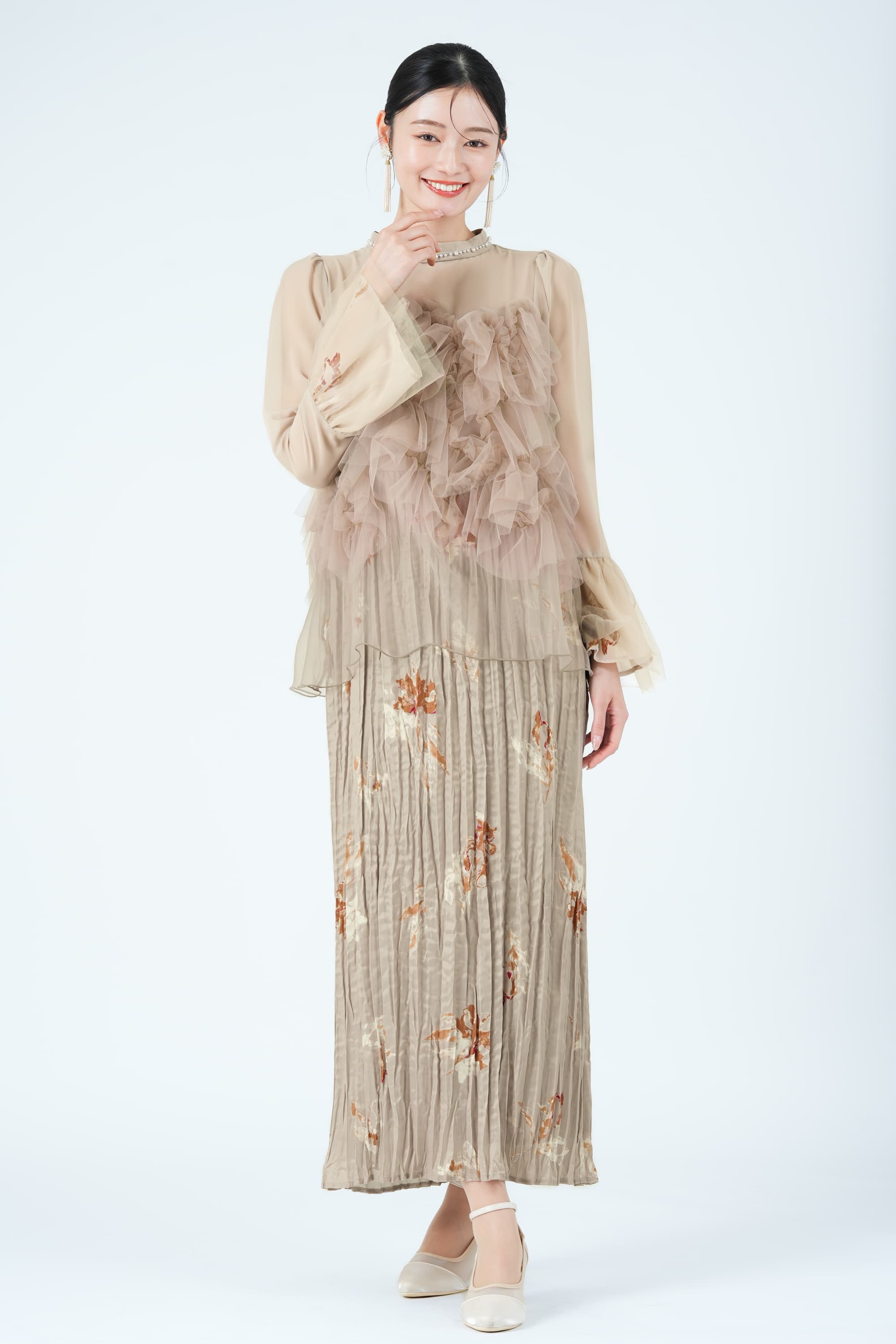 ニュアンスフラワー柄プリーツピンクベージュドレス