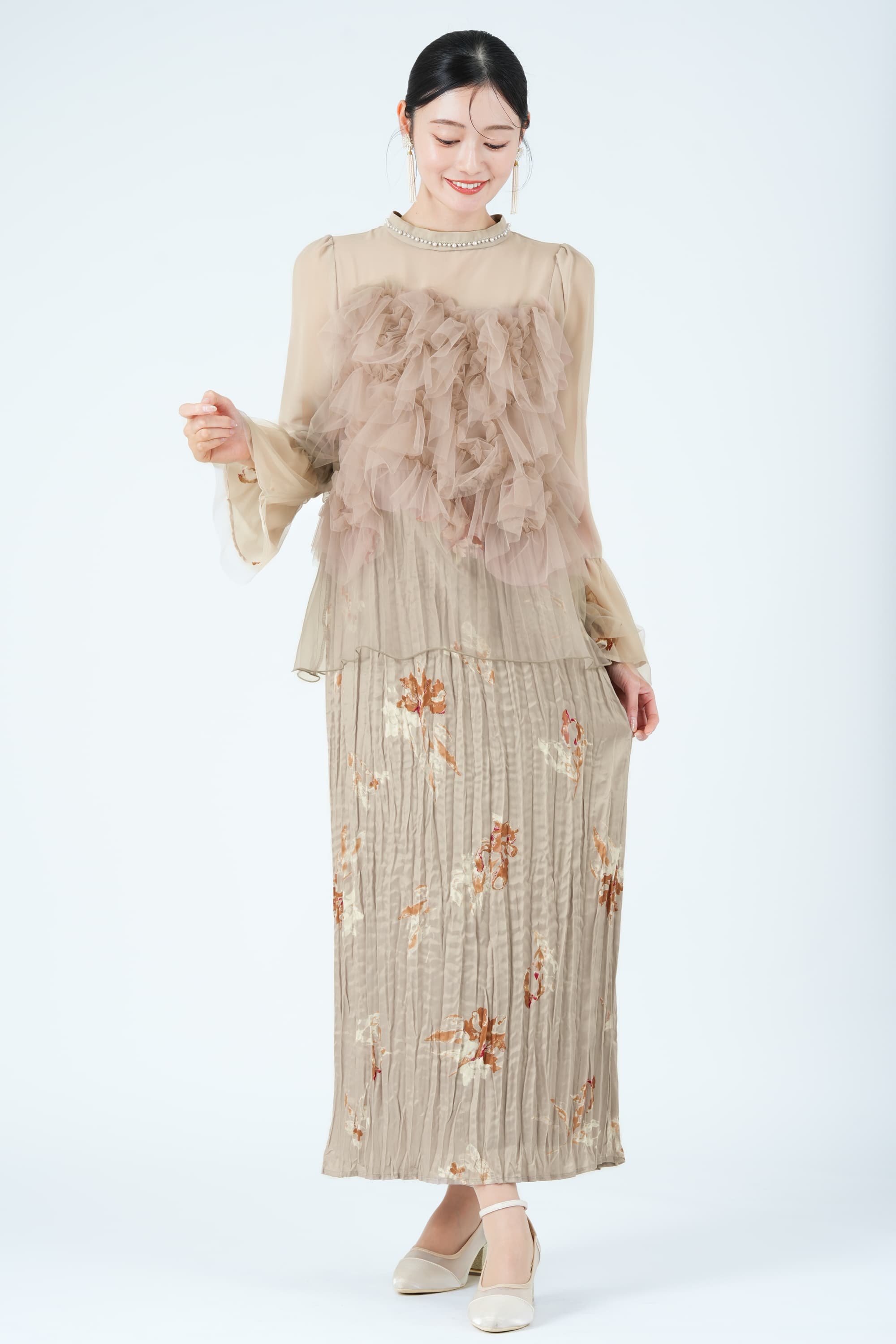 ニュアンスフラワー柄プリーツピンクベージュドレス