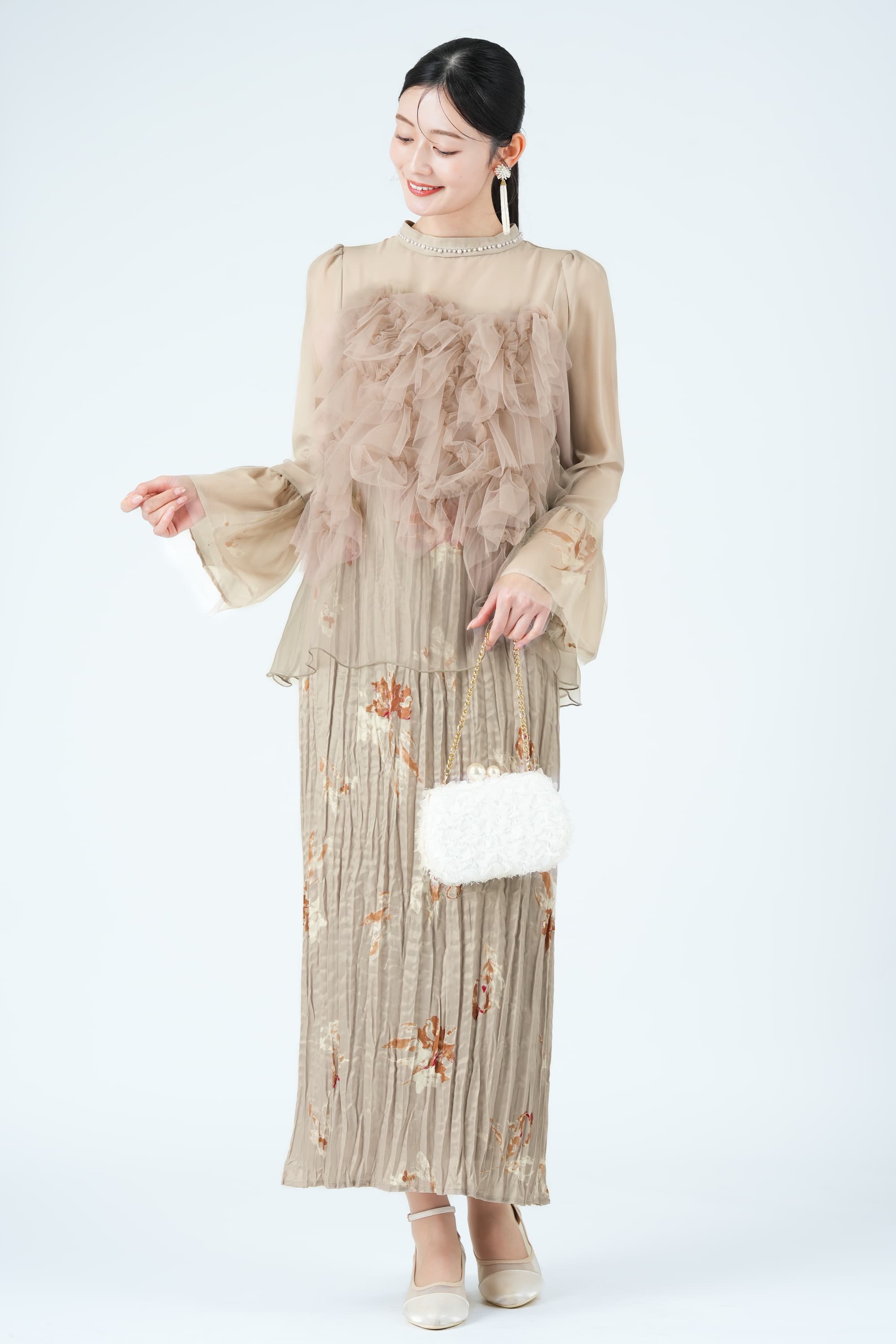 ニュアンスフラワー柄プリーツピンクベージュドレス