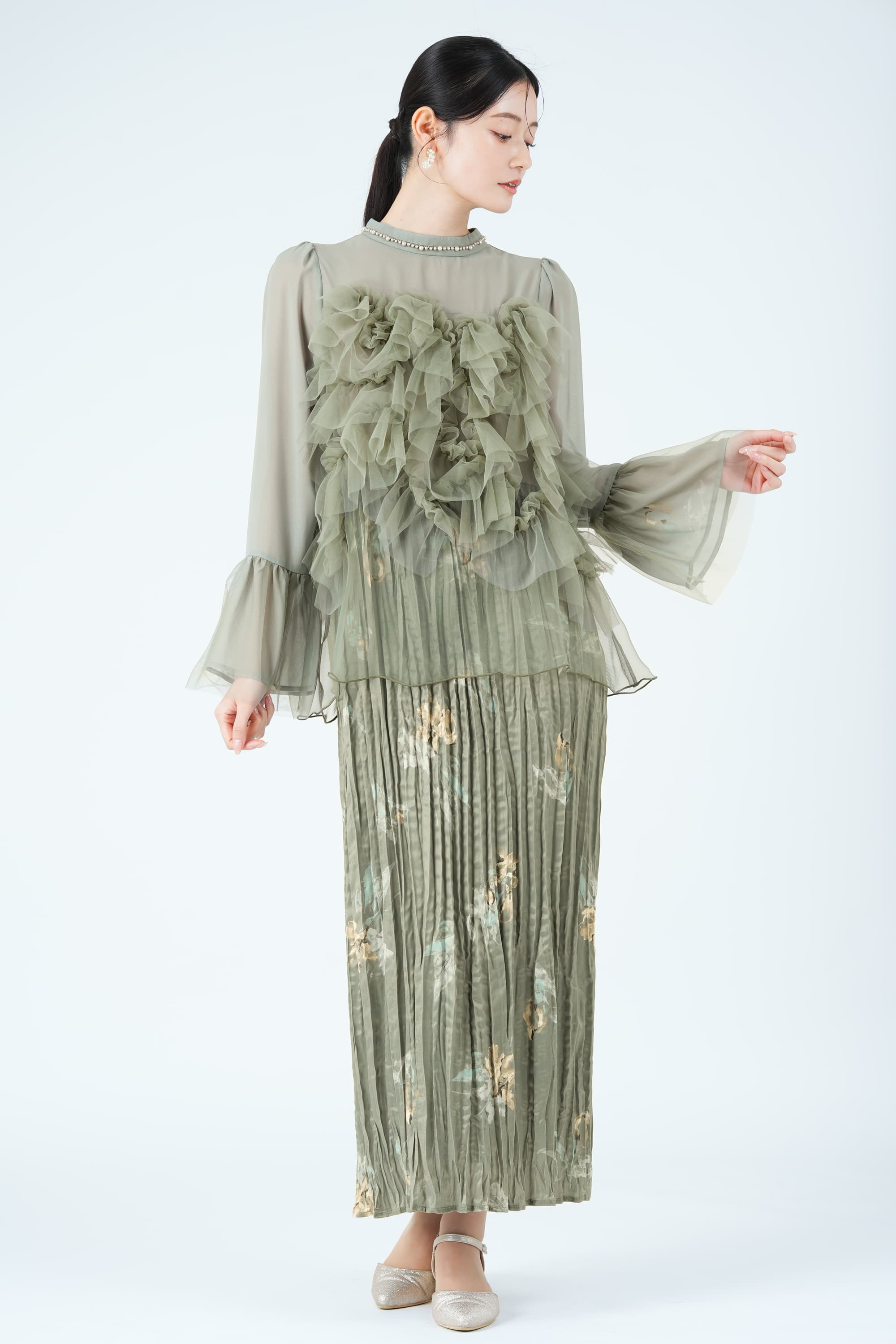 ニュアンスフラワー柄プリーツグリーンドレス