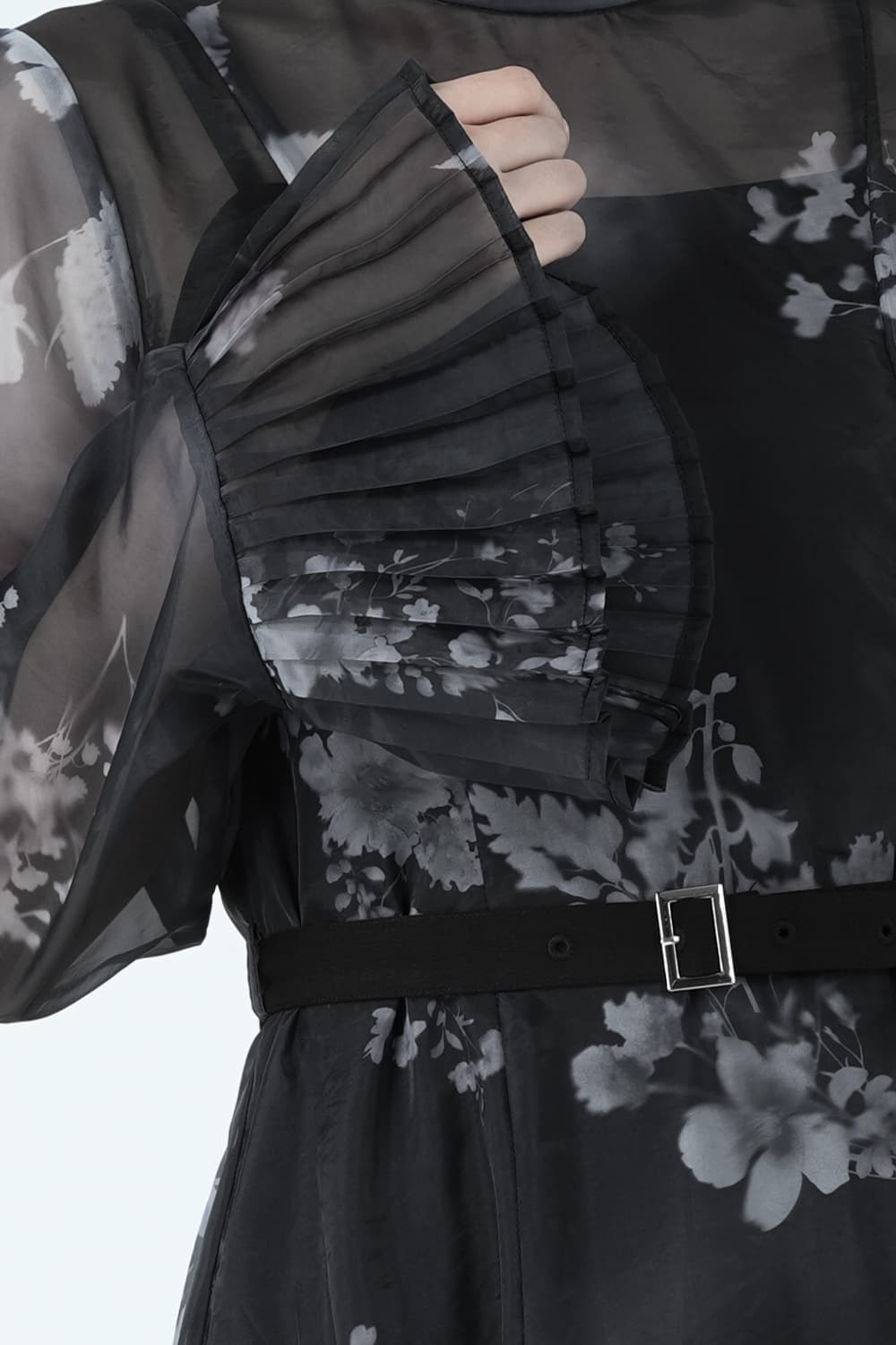 ペインティングフラワーブラックドレス