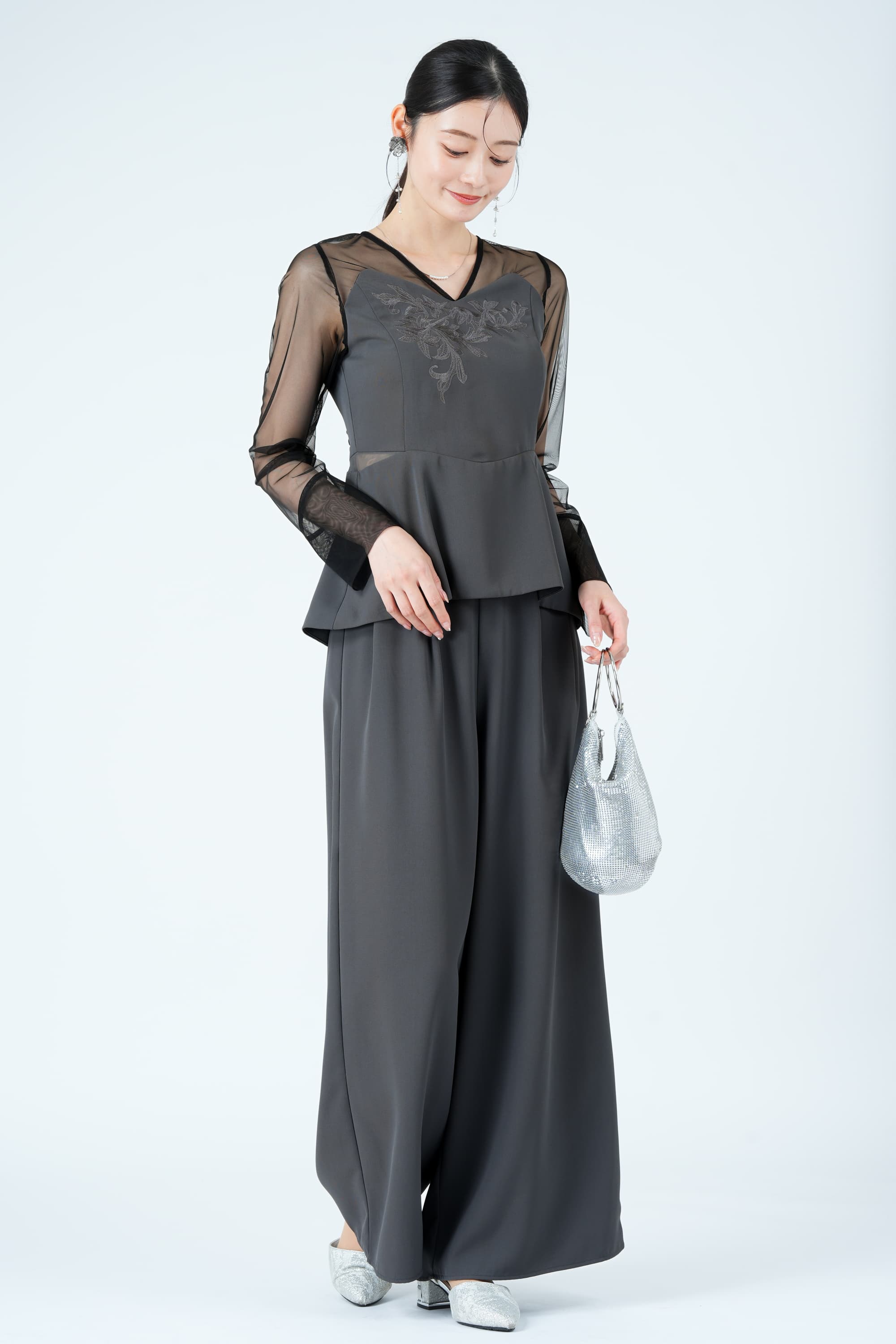 レース刺繍ペプラムグレーパンツドレス