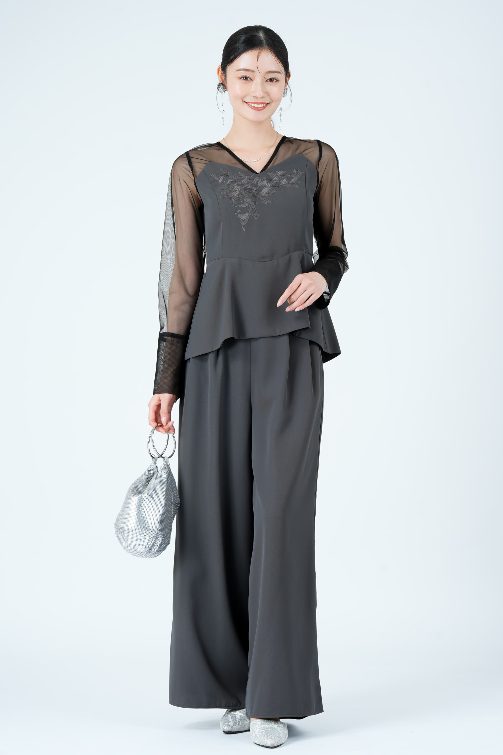 レース刺繍ペプラムグレーパンツドレス