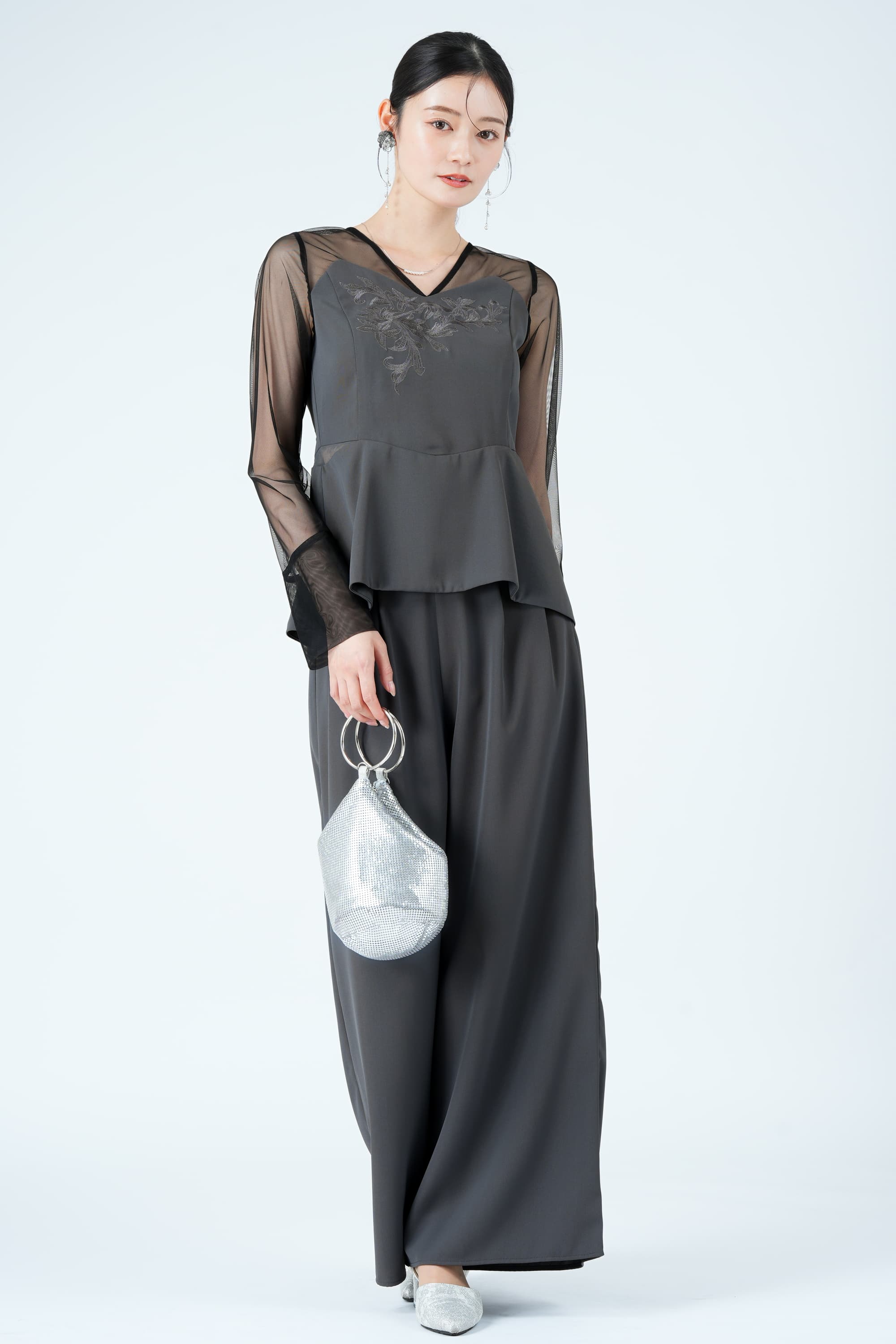 レース刺繍ペプラムグレーパンツドレス