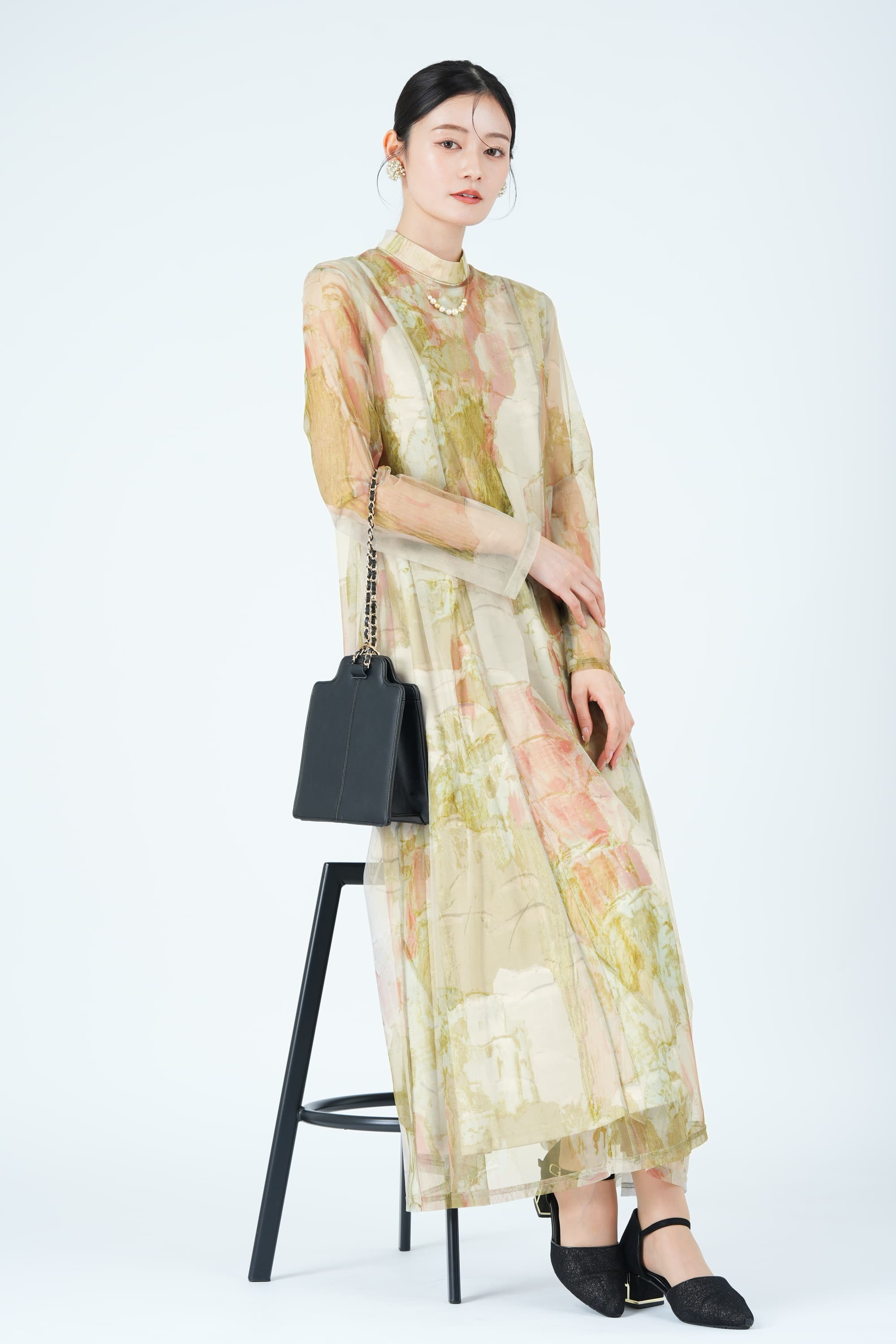 アート柄ライトベージュドレス