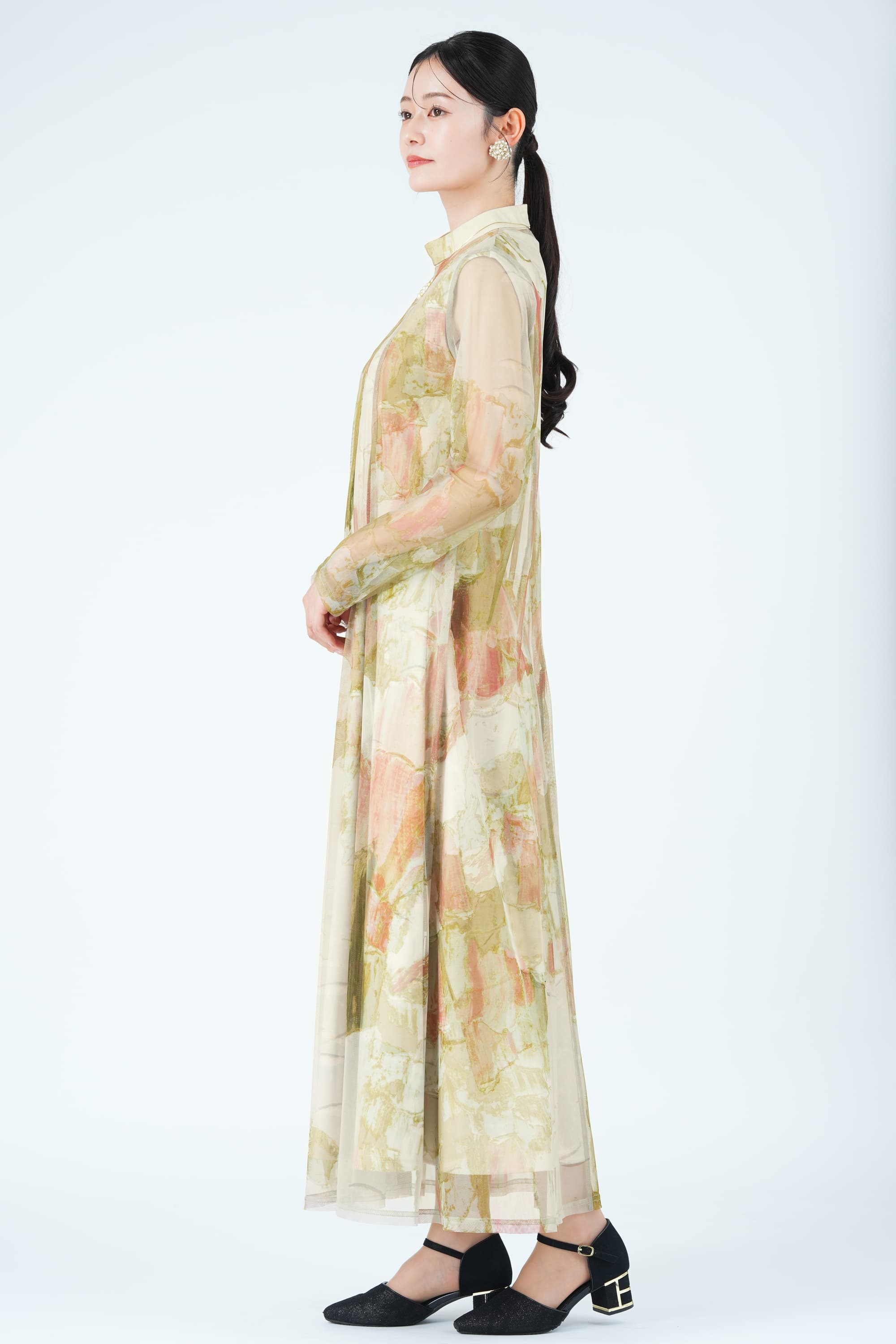 アート柄ライトベージュドレス