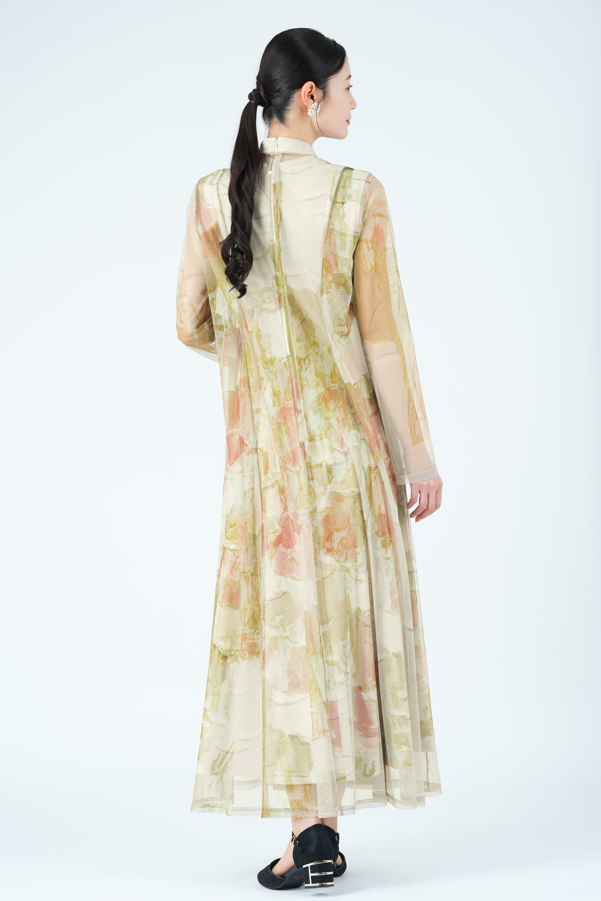 アート柄ライトベージュドレス