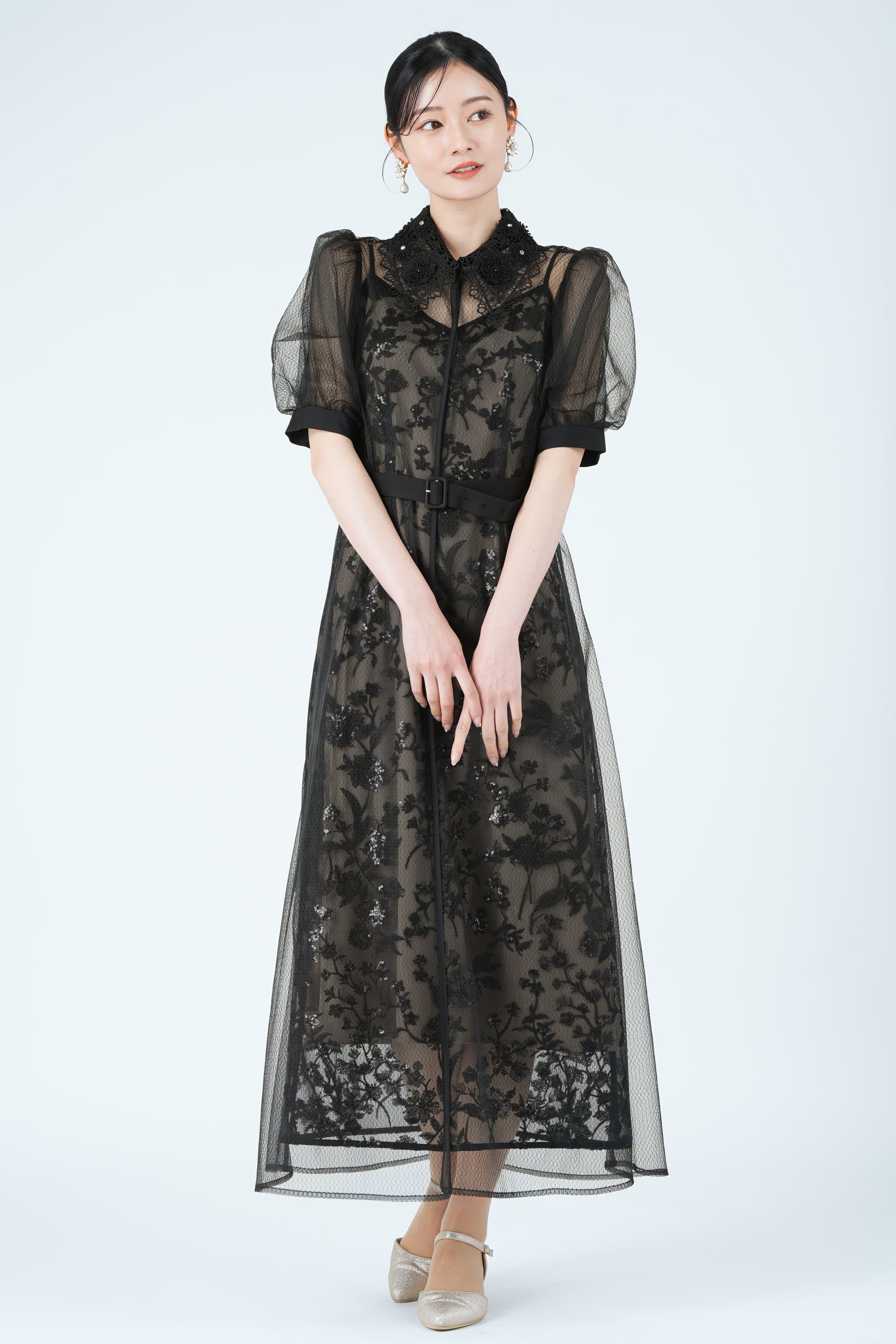花モチーフレースカラー&times;レイヤードブラックドレス