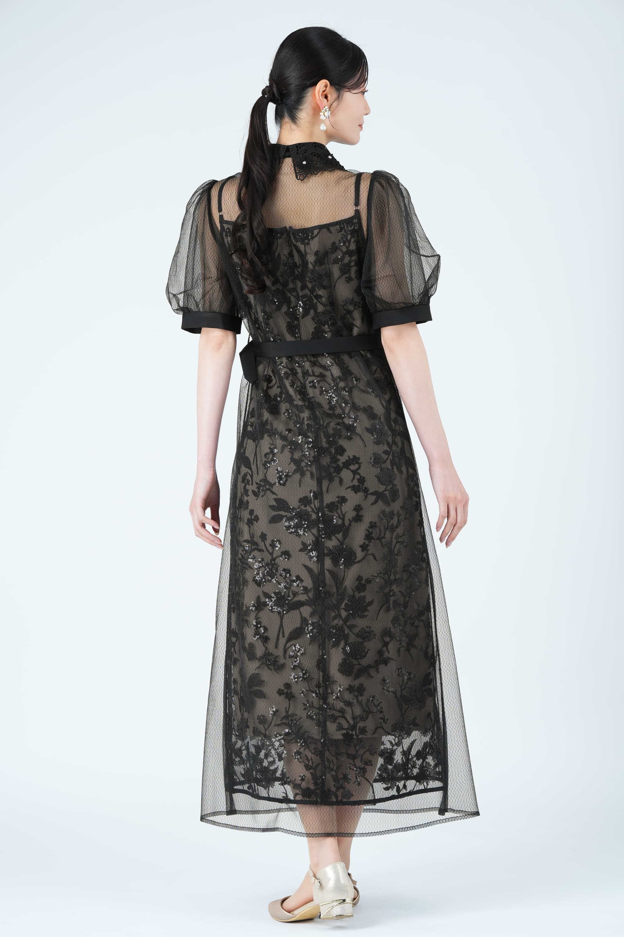 花モチーフレースカラー&times;レイヤードブラックドレス