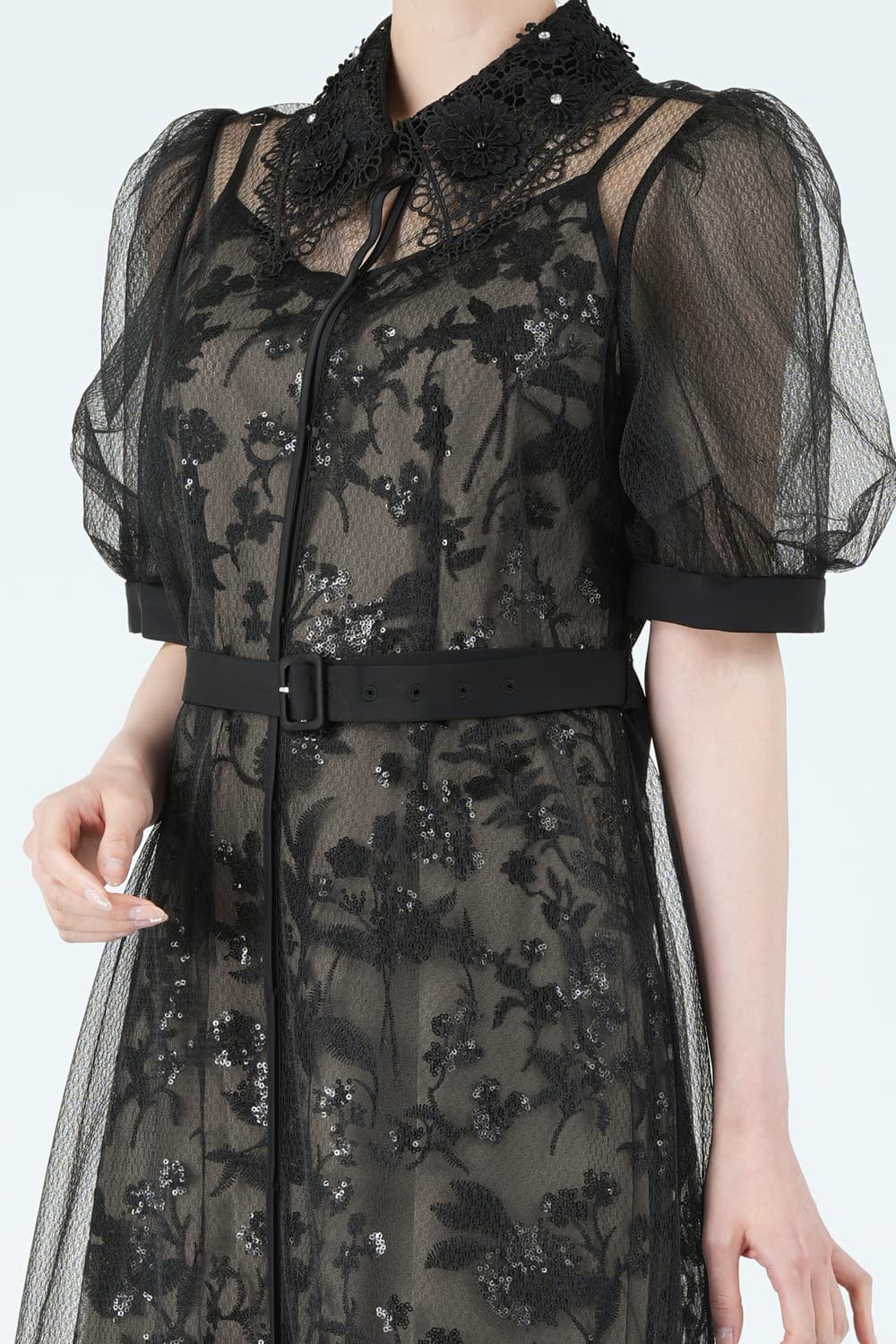 花モチーフレースカラー&times;レイヤードブラックドレス