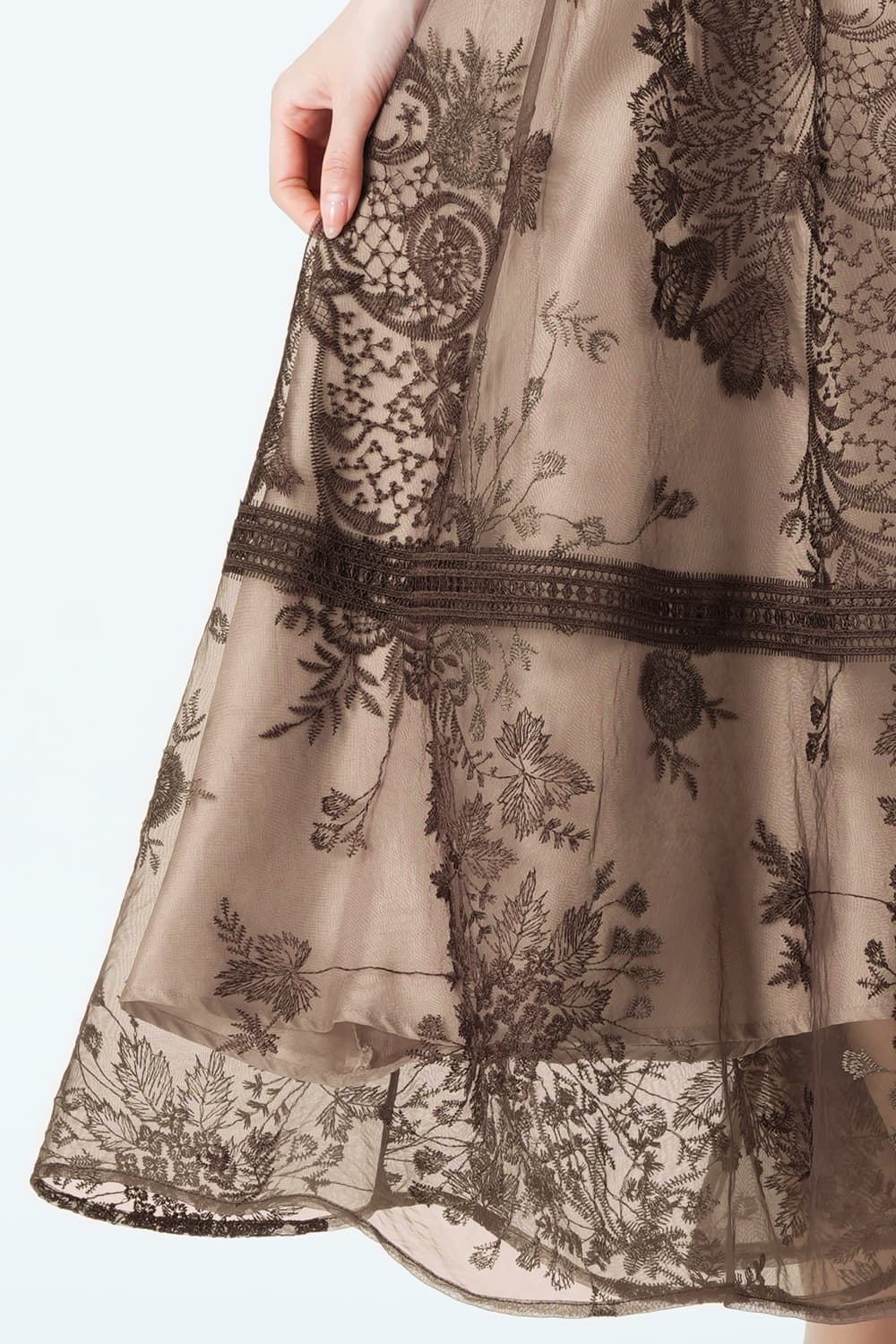 ラダーレース&times;フラワー刺繍ブラウンドレス