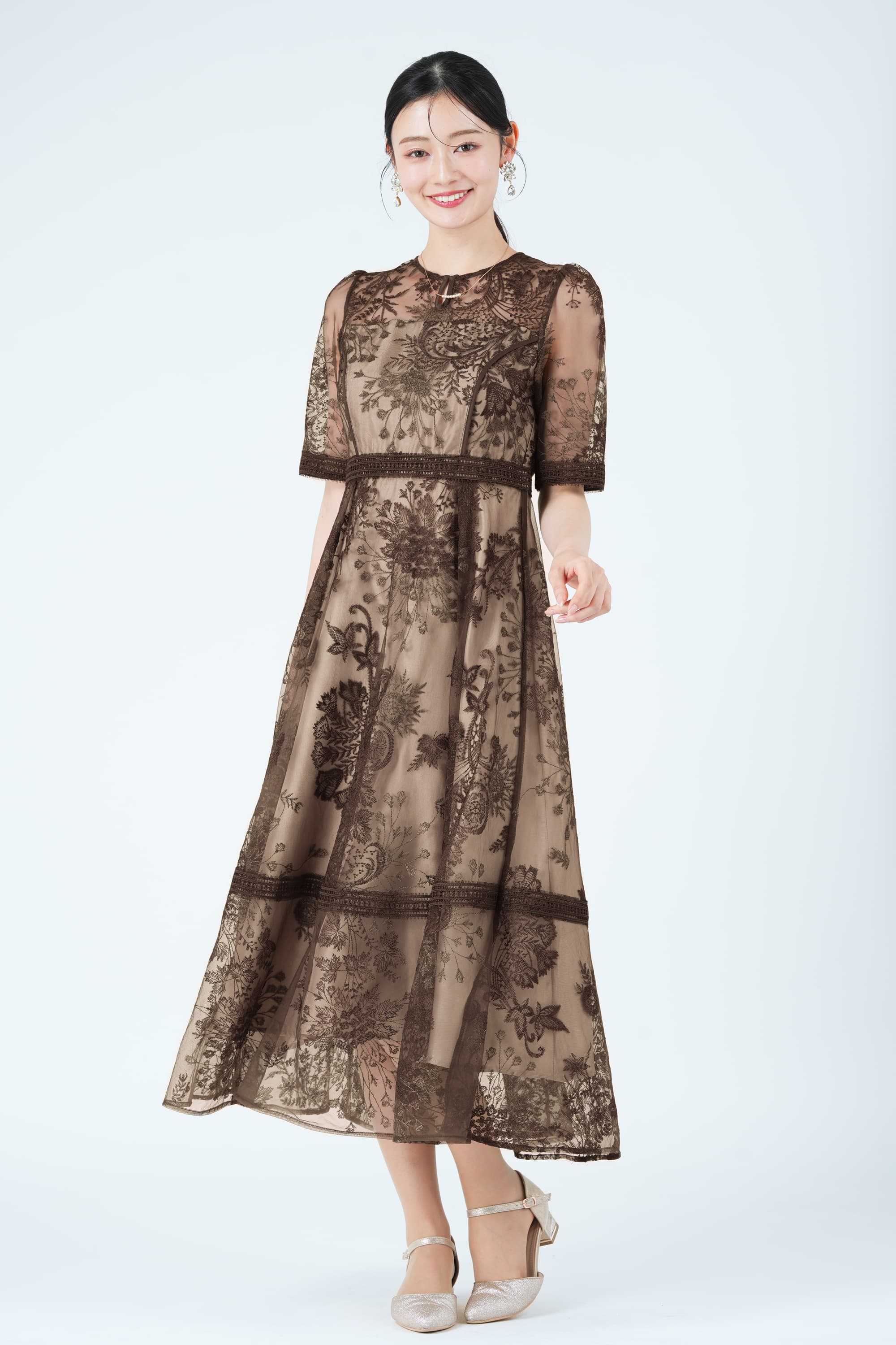 ラダーレース&times;フラワー刺繍ブラウンドレス