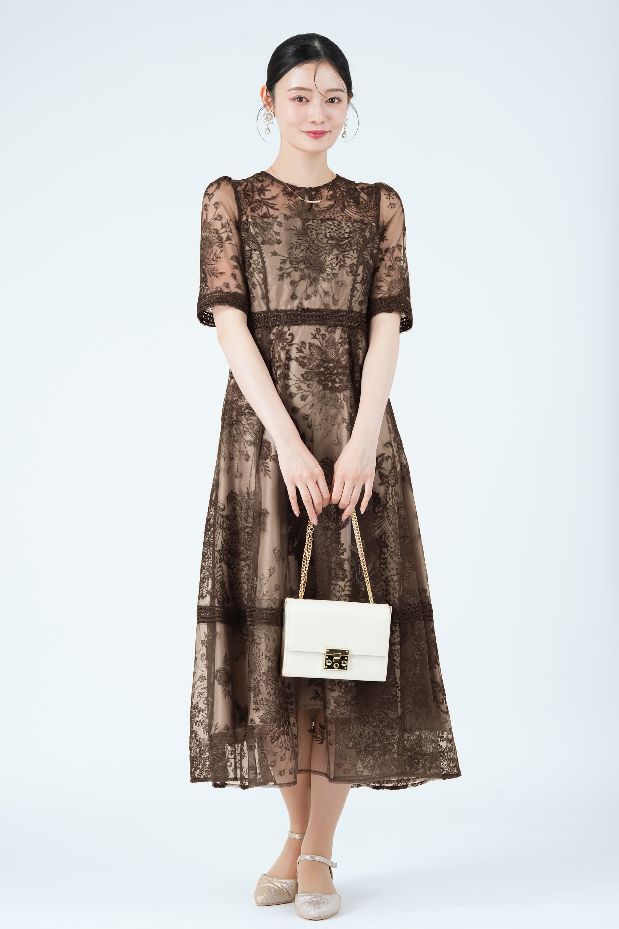 ラダーレース&times;フラワー刺繍ブラウンドレス