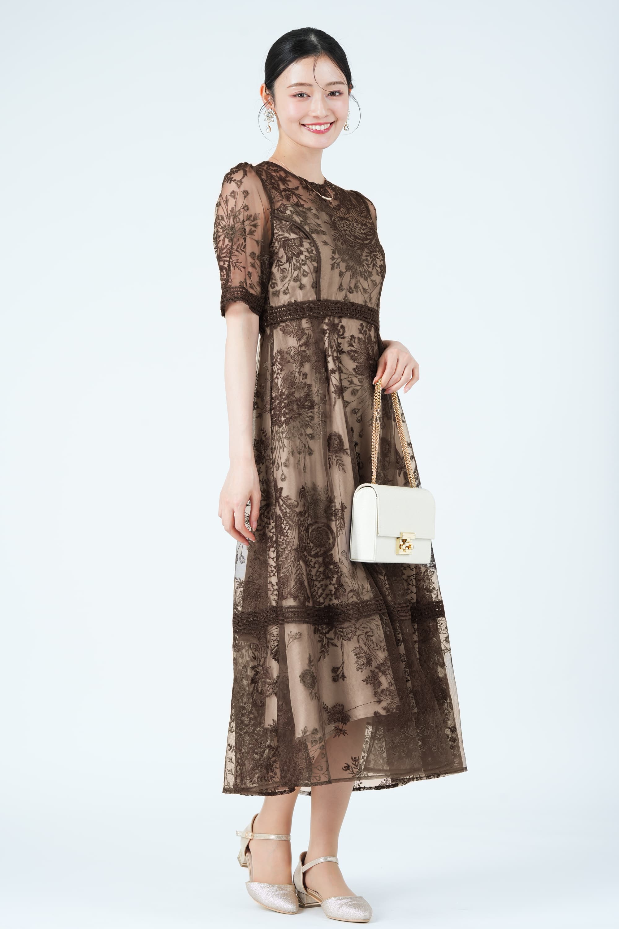 ラダーレース&times;フラワー刺繍ブラウンドレス