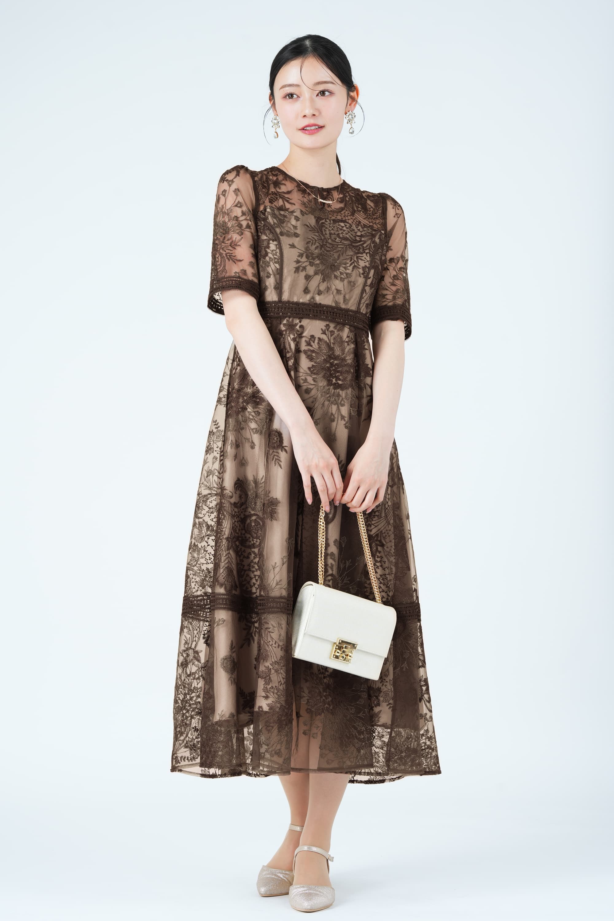 ラダーレース&times;フラワー刺繍ブラウンドレス