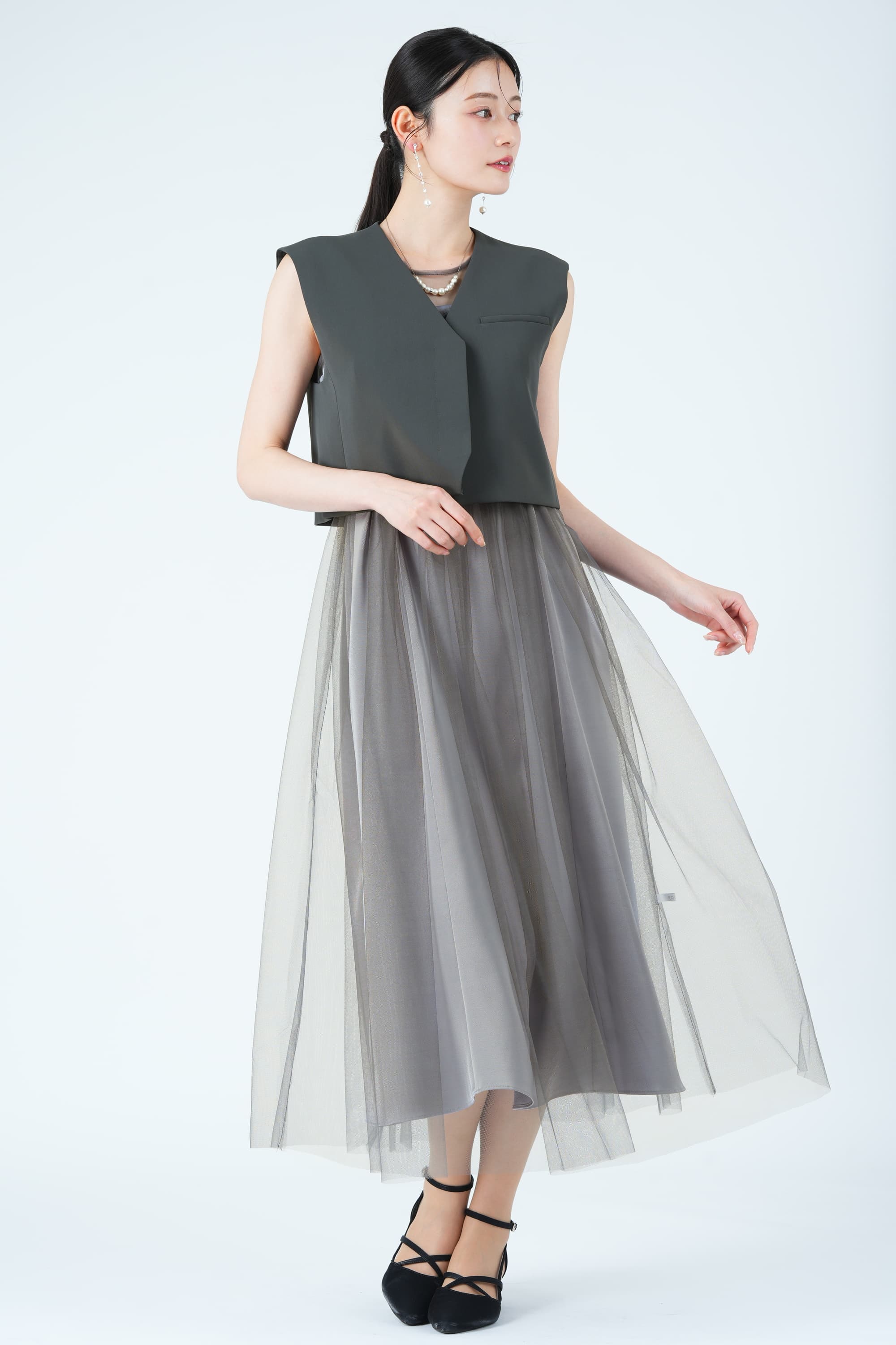 ショート丈ベストレイヤードチュールグレードレス