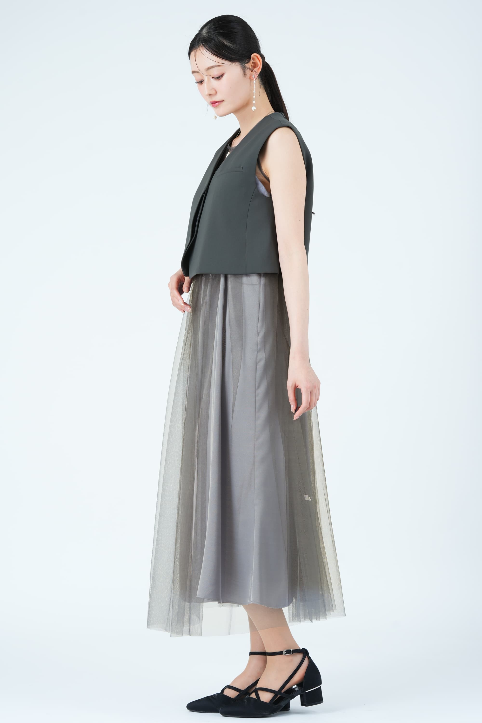 ショート丈ベストレイヤードチュールグレードレス