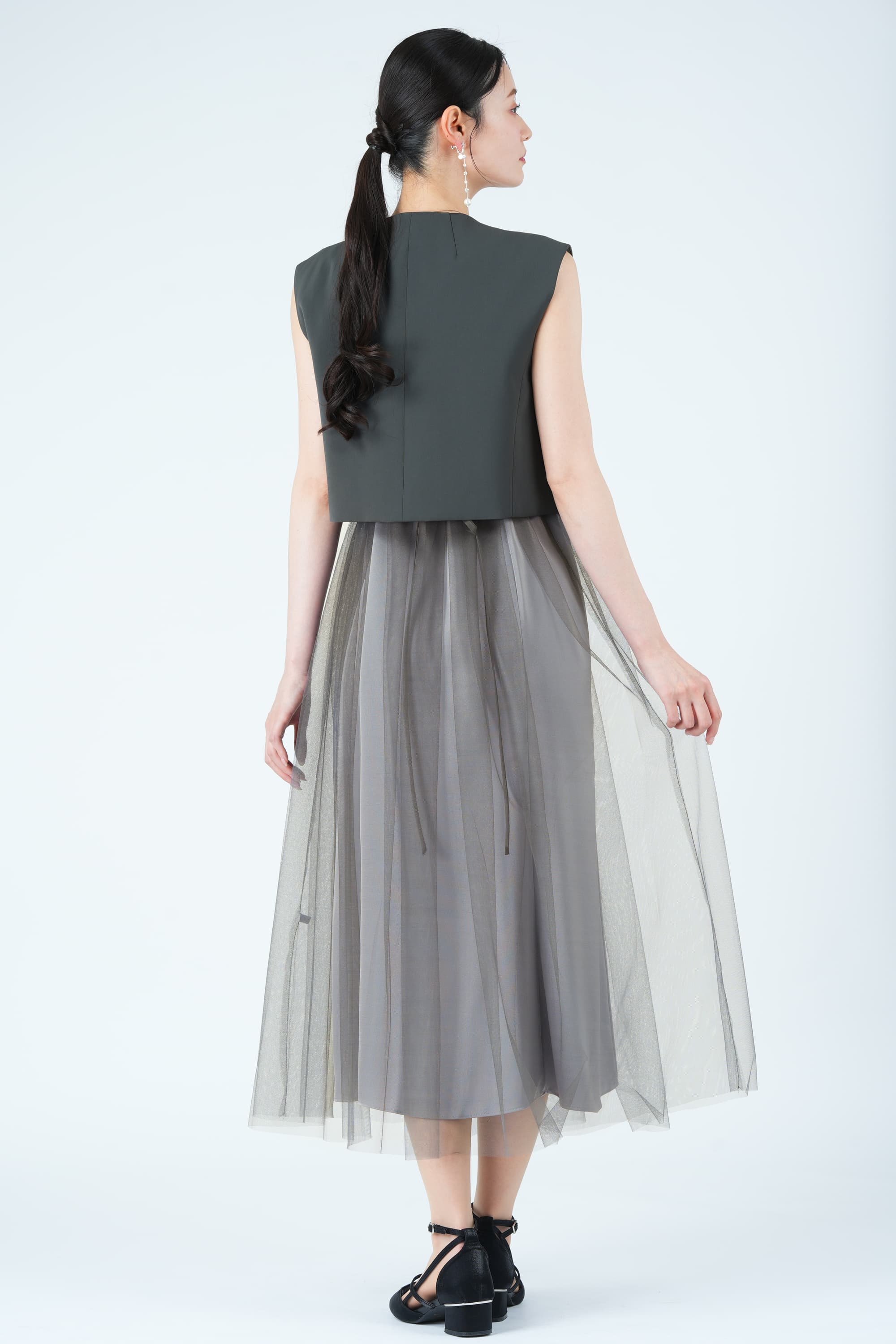 ショート丈ベストレイヤードチュールグレードレス