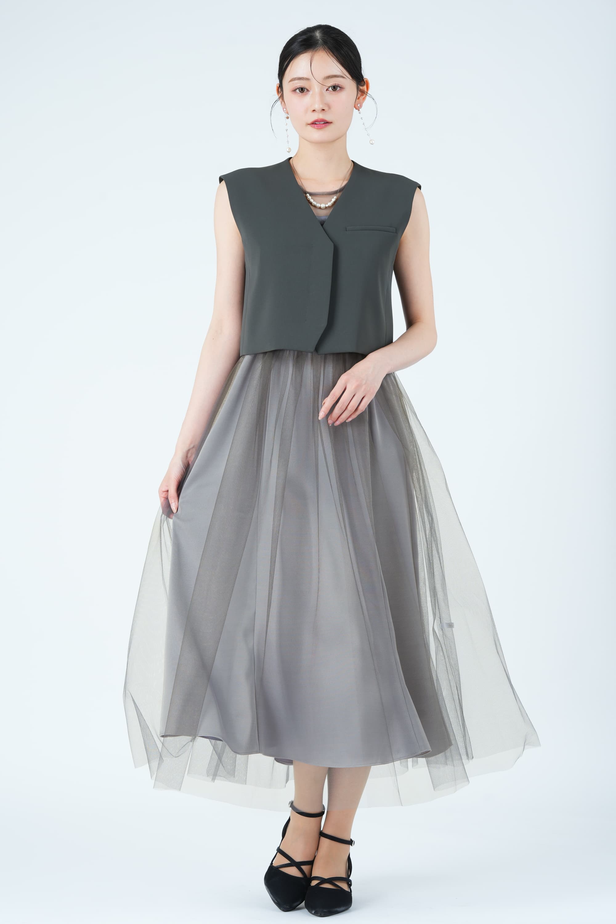 ショート丈ベストレイヤードチュールグレードレス