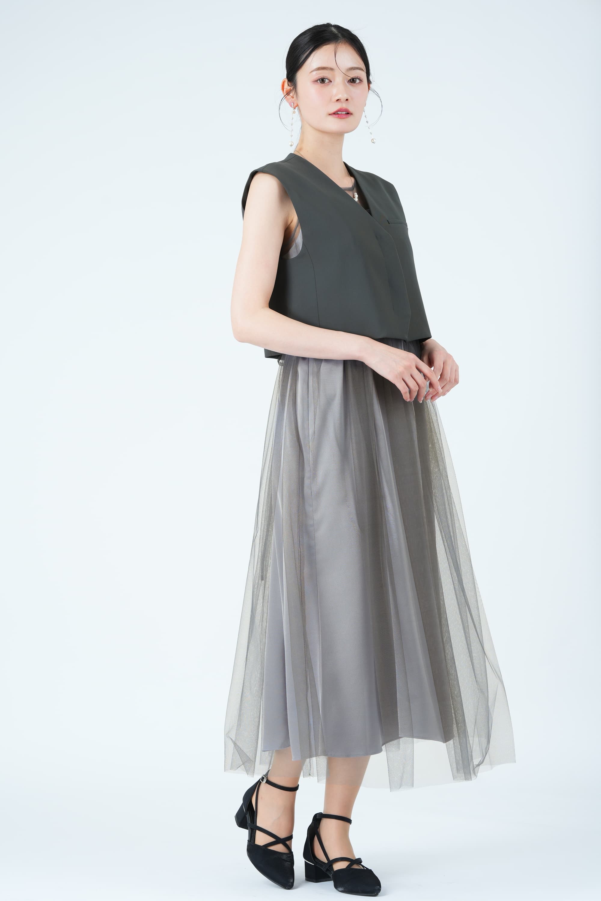 ショート丈ベストレイヤードチュールグレードレス