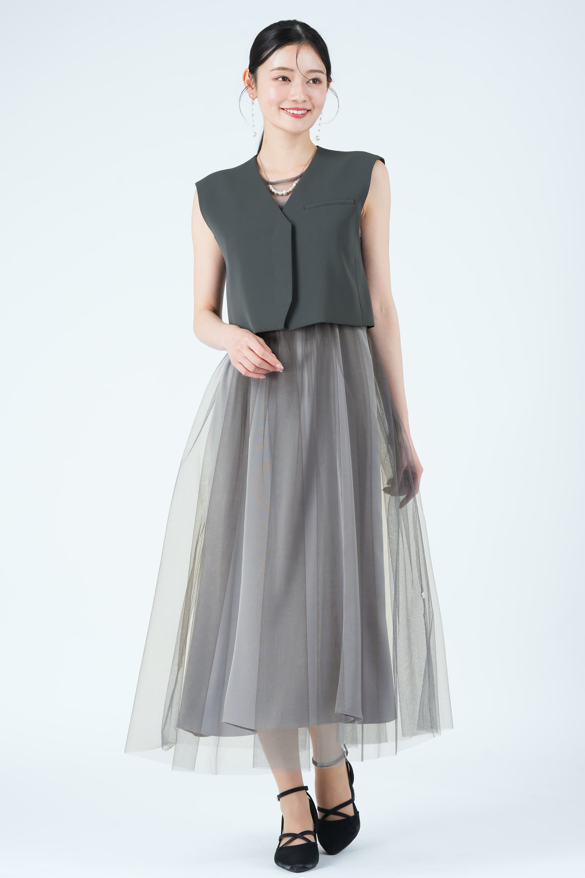 ショート丈ベストレイヤードチュールグレードレス