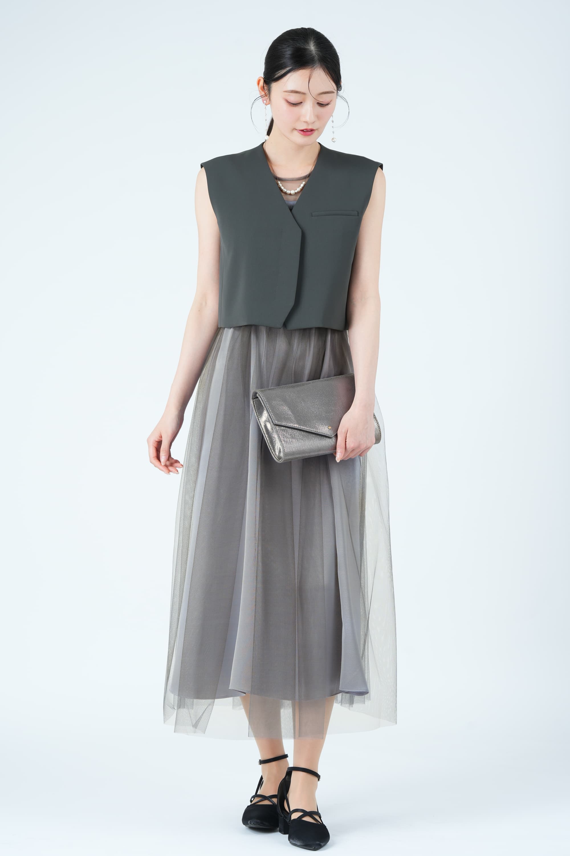 ショート丈ベストレイヤードチュールグレードレス