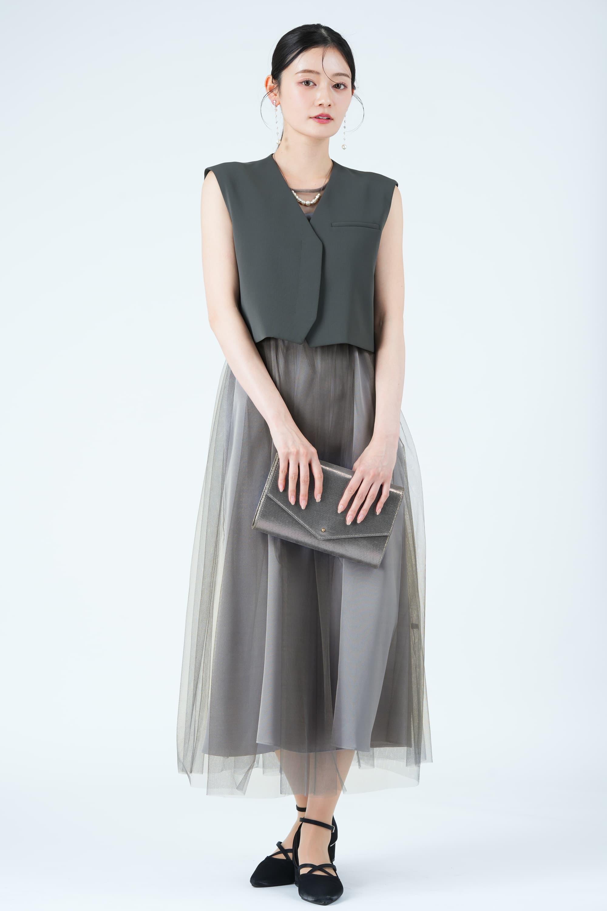 ショート丈ベストレイヤードチュールグレードレス