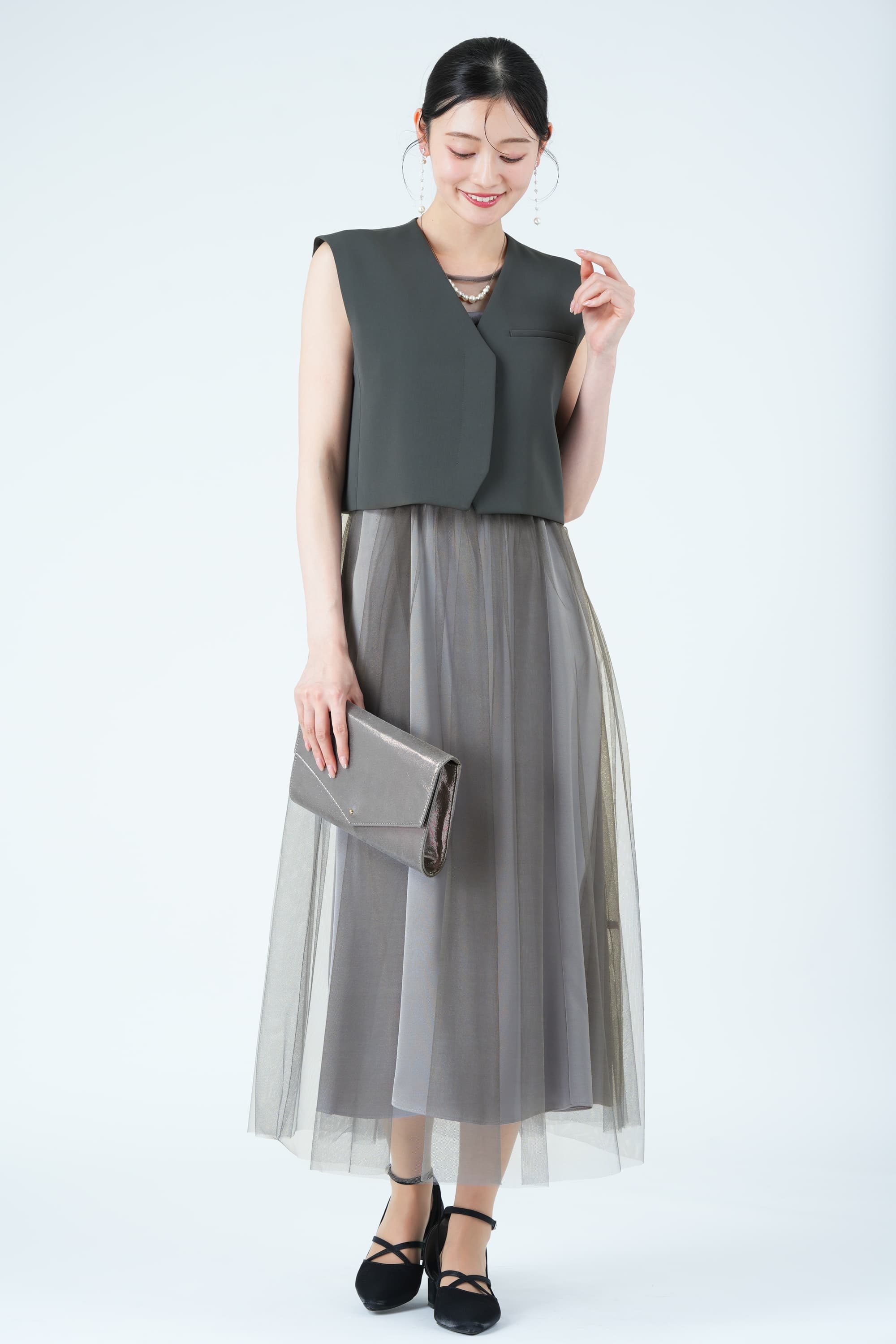 ショート丈ベストレイヤードチュールグレードレス