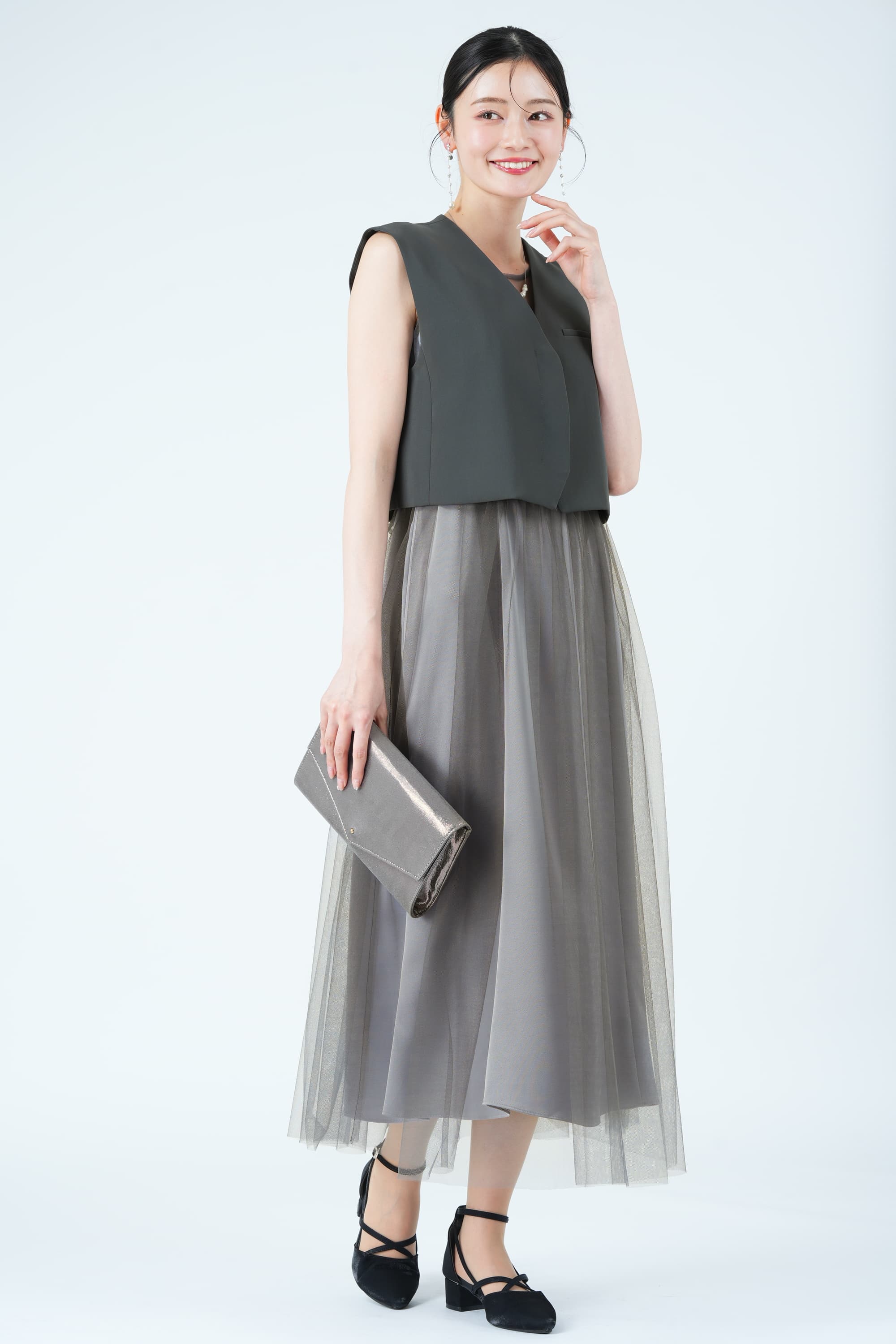 ショート丈ベストレイヤードチュールグレードレス