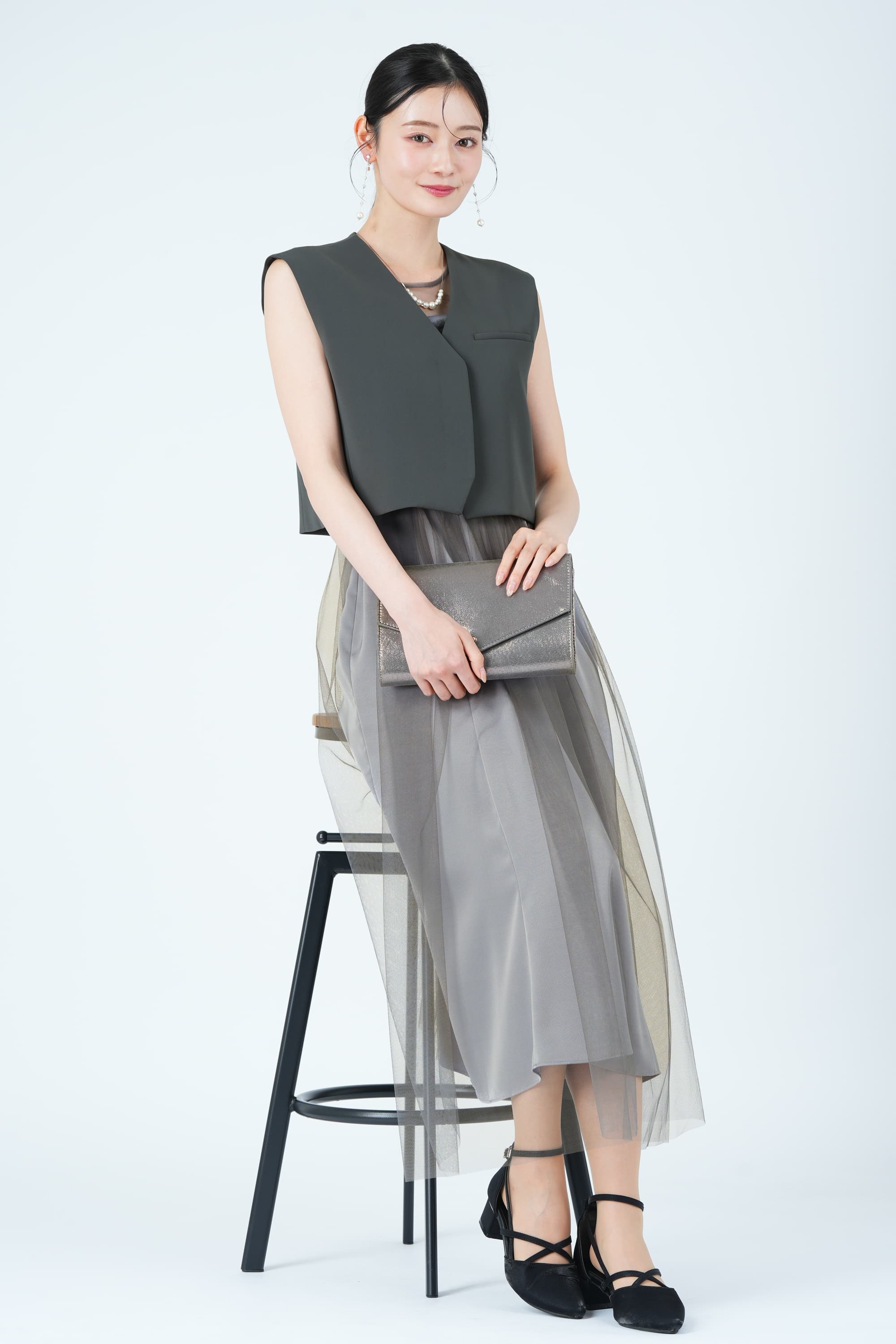 ショート丈ベストレイヤードチュールグレードレス