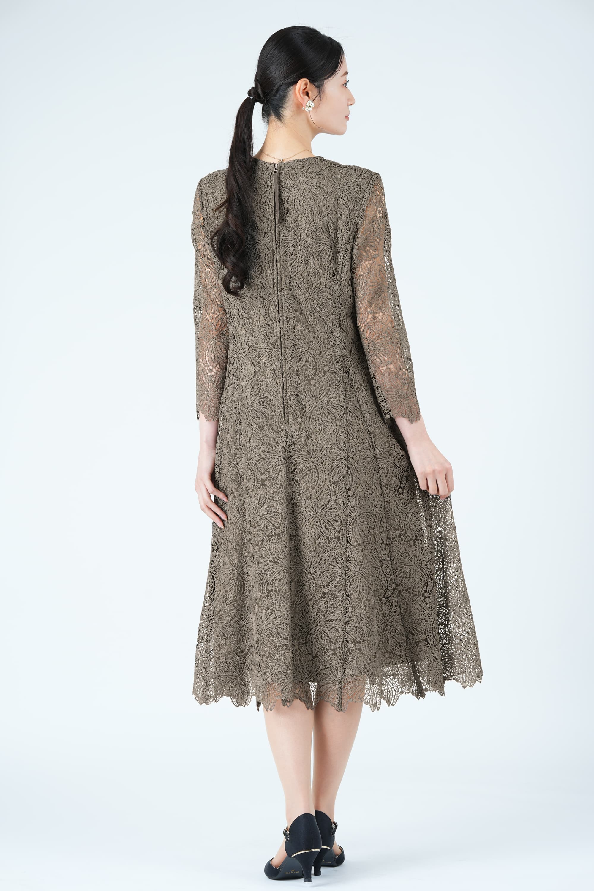 リボンブーケモチーフ総レースブラウンドレス