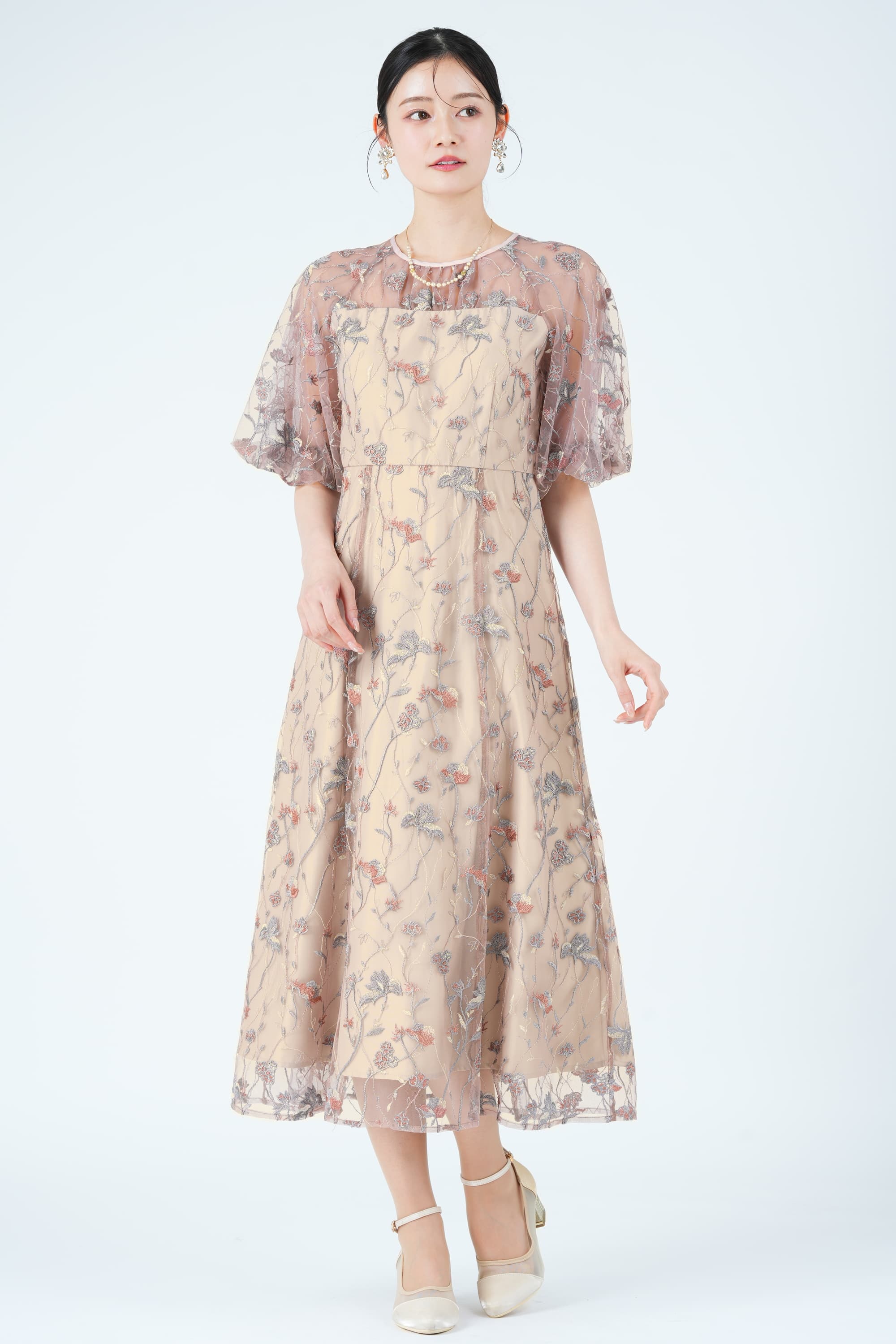 パフスリーブフローラル刺繍ピンクベージュドレス