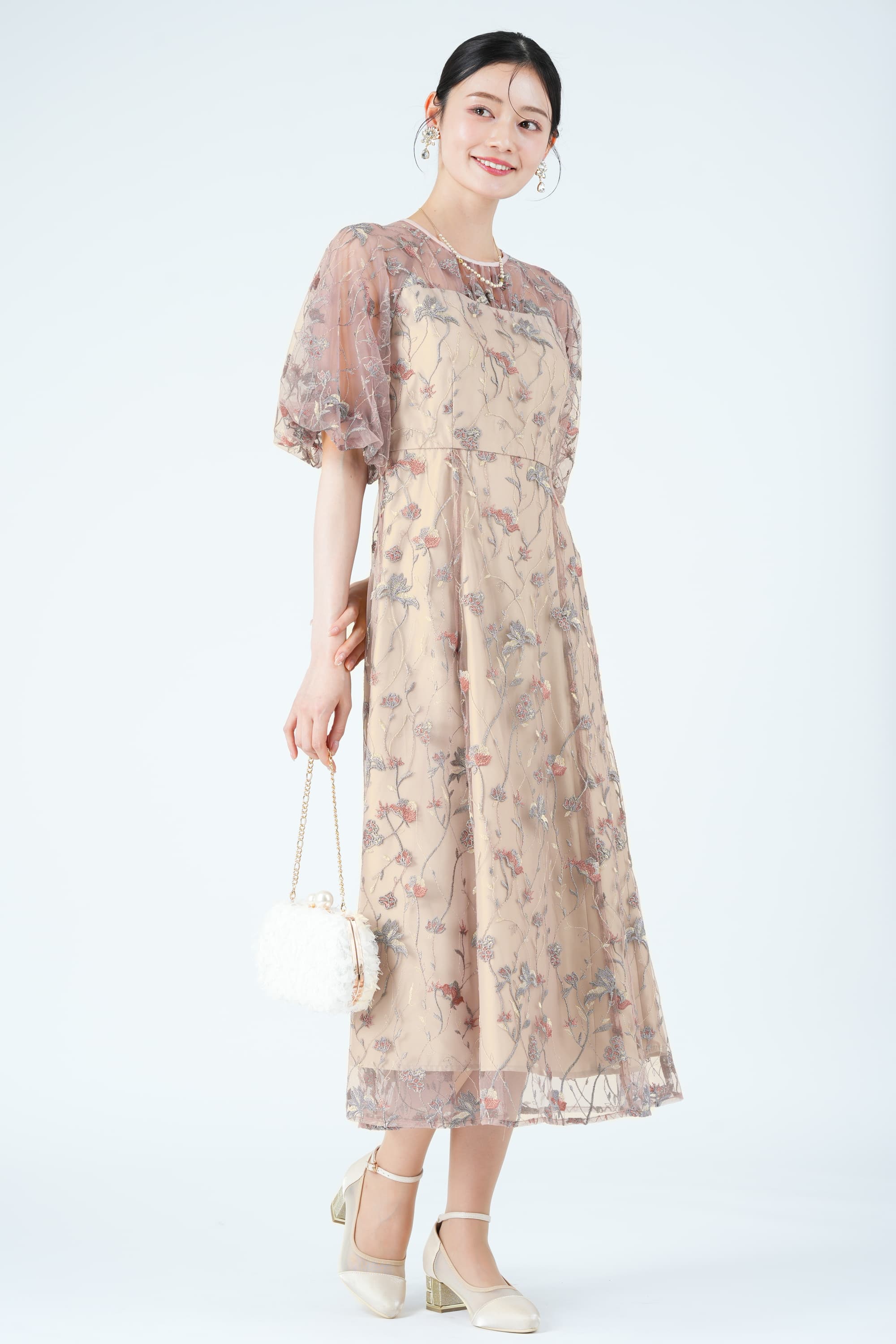 パフスリーブフローラル刺繍ピンクベージュドレス