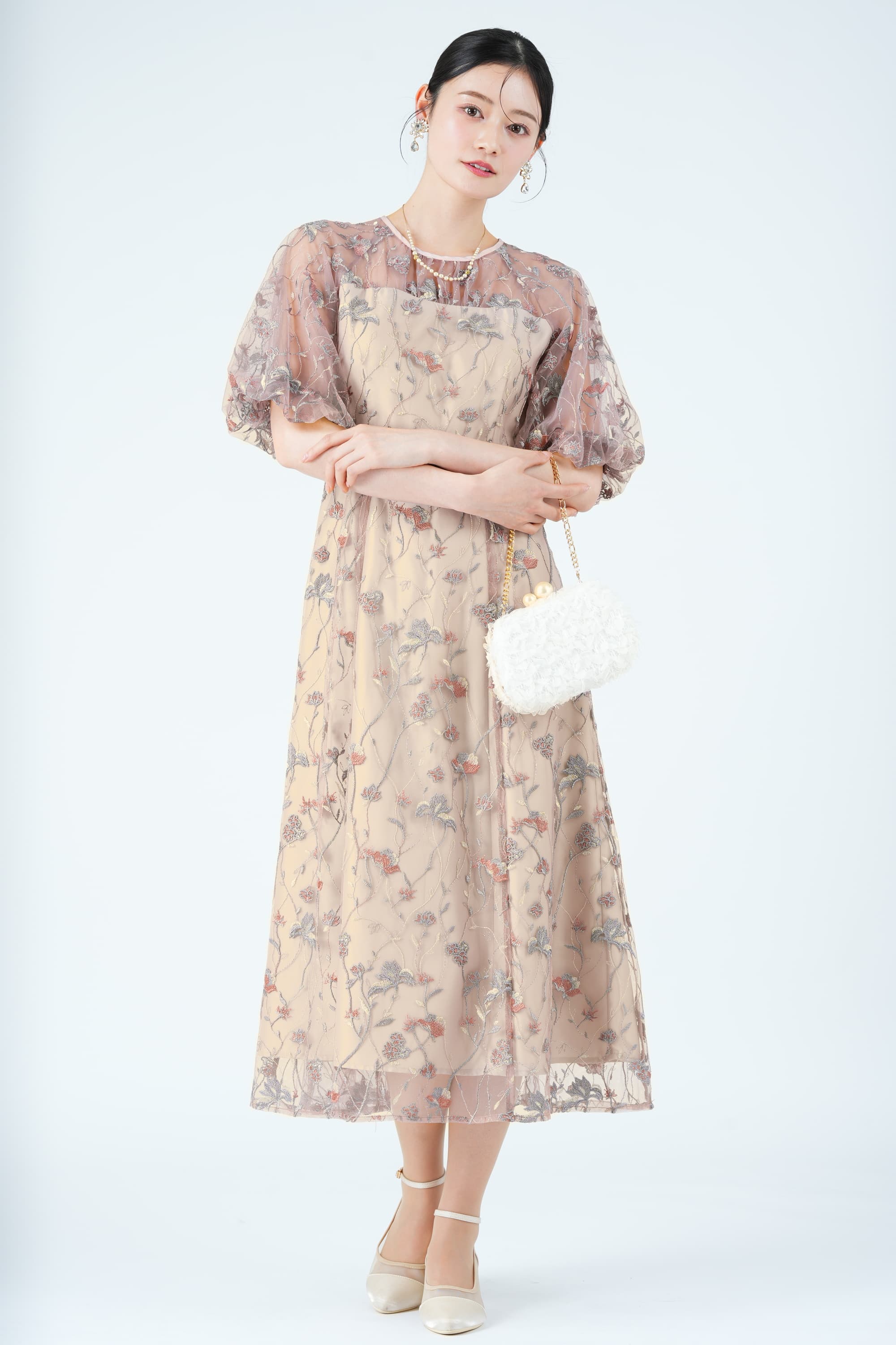 パフスリーブフローラル刺繍ピンクベージュドレス