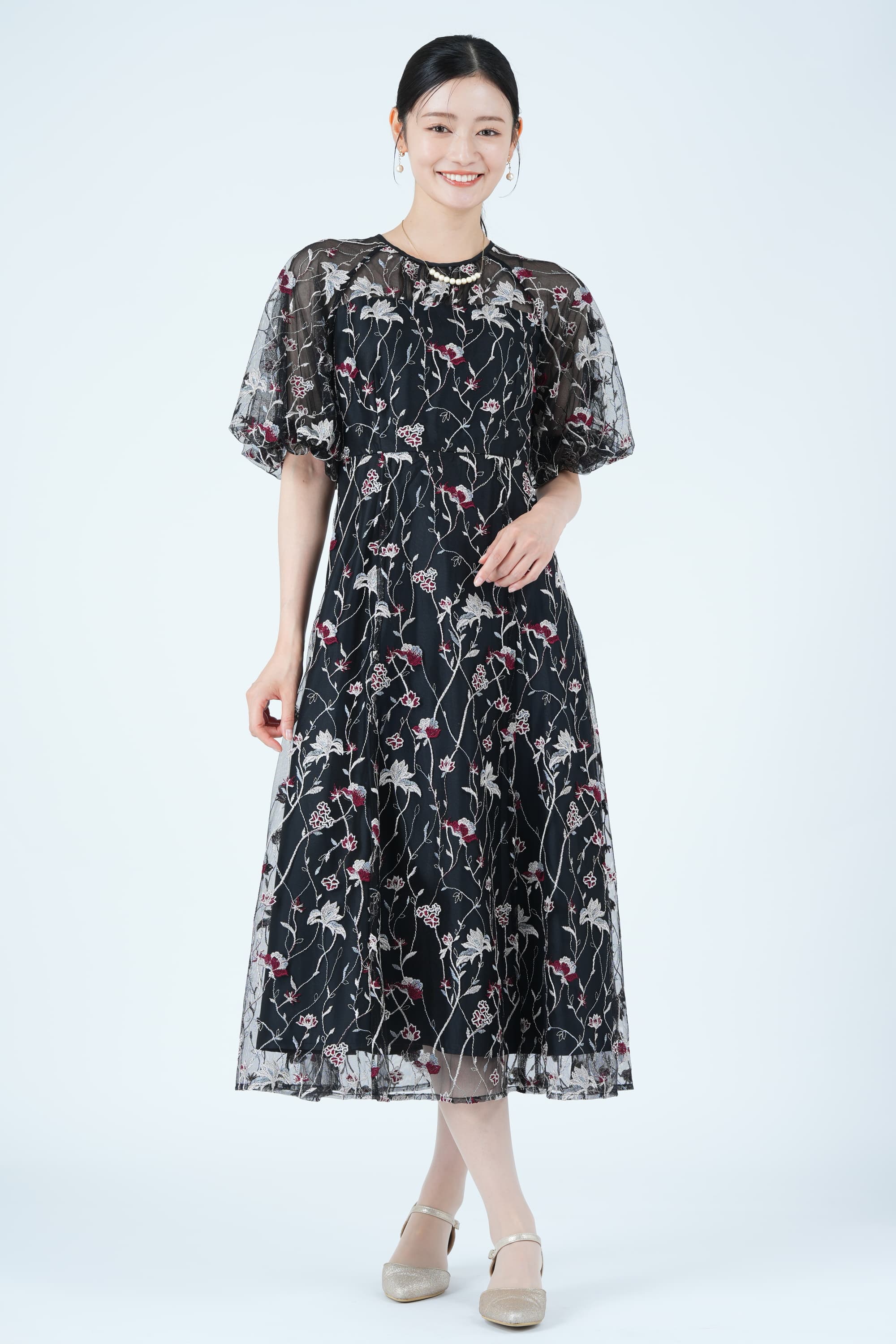 パフスリーブフローラル刺繍ブラックドレス