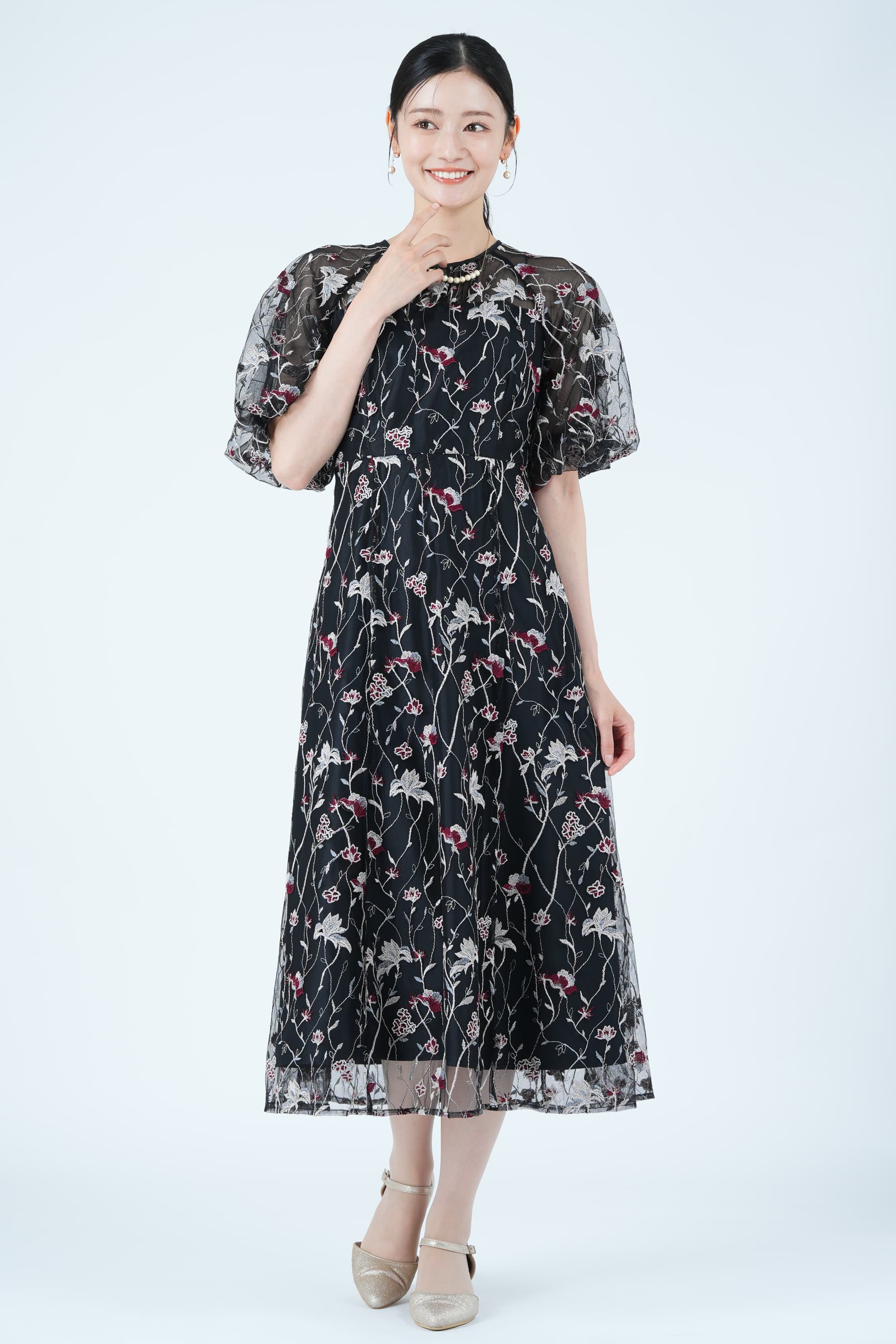 パフスリーブフローラル刺繍ブラックドレス