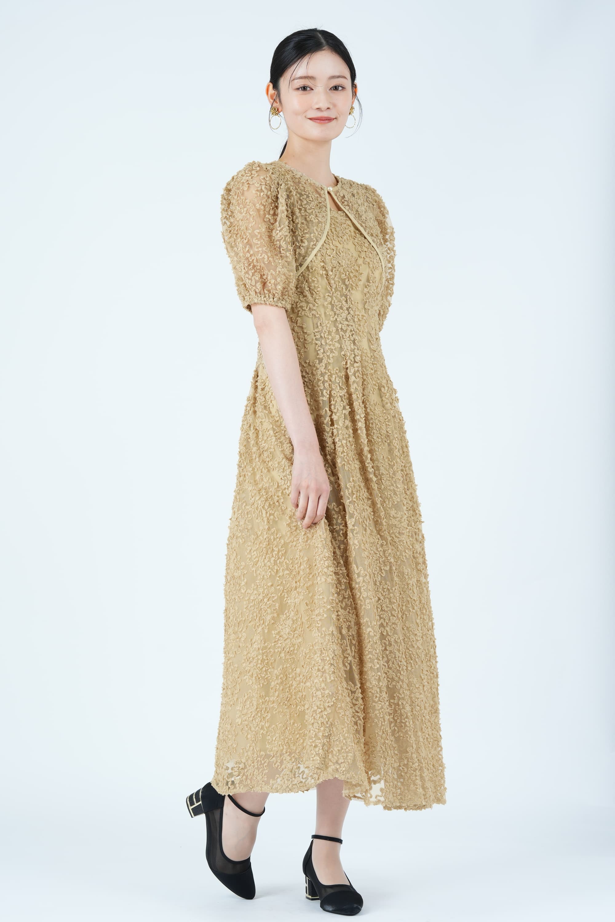 et.UNiVER ブルーム立体刺繍イエロードレス (L) をレンタル - 結婚式
