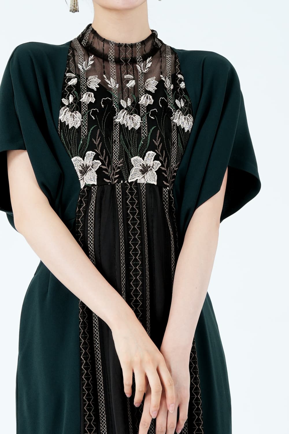 フリージア刺繍グリーンドレス