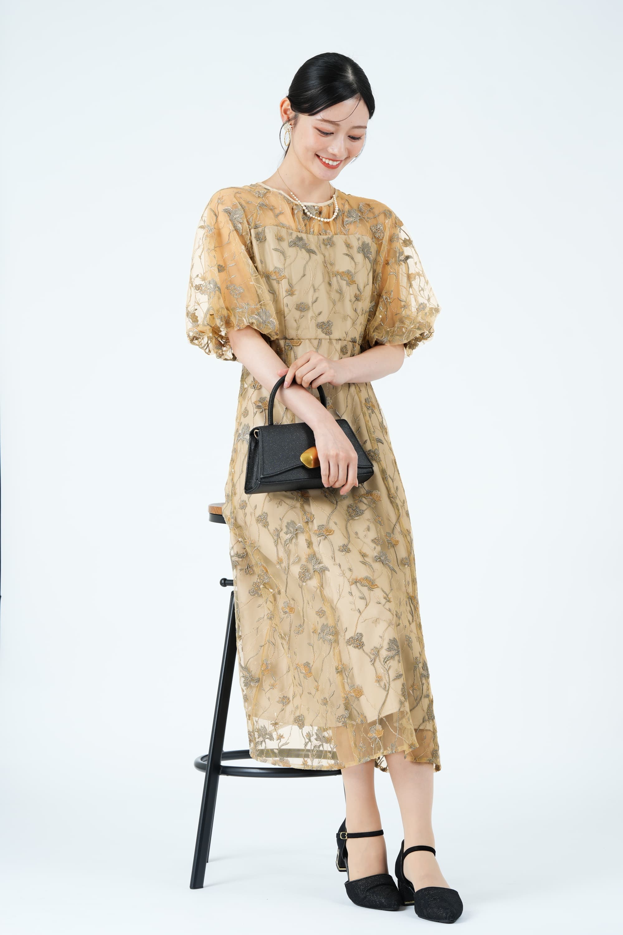 パフスリーブフローラル刺繍イエロードレス