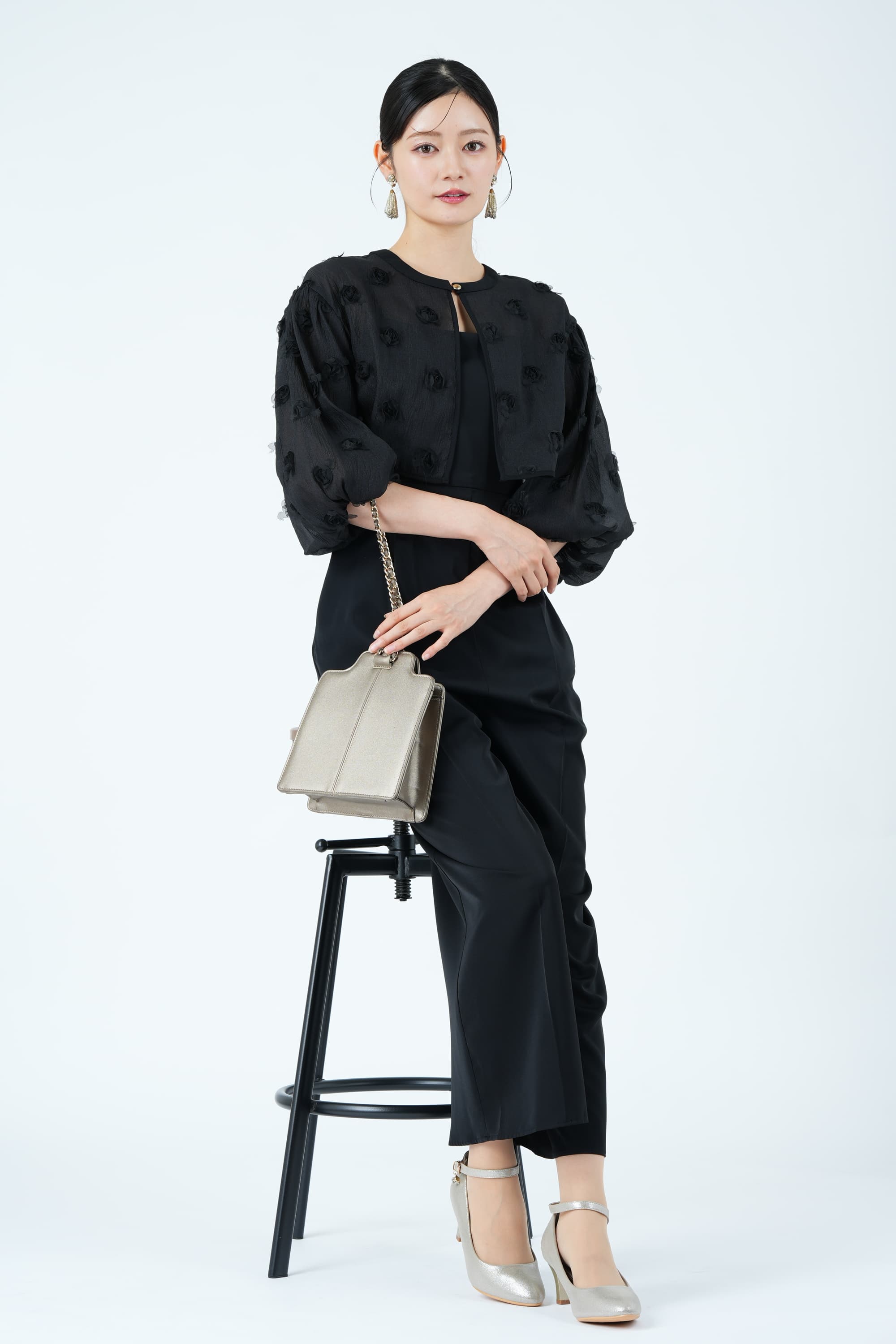 立体フラワーモチーフボレロ付きブラックパンツドレス