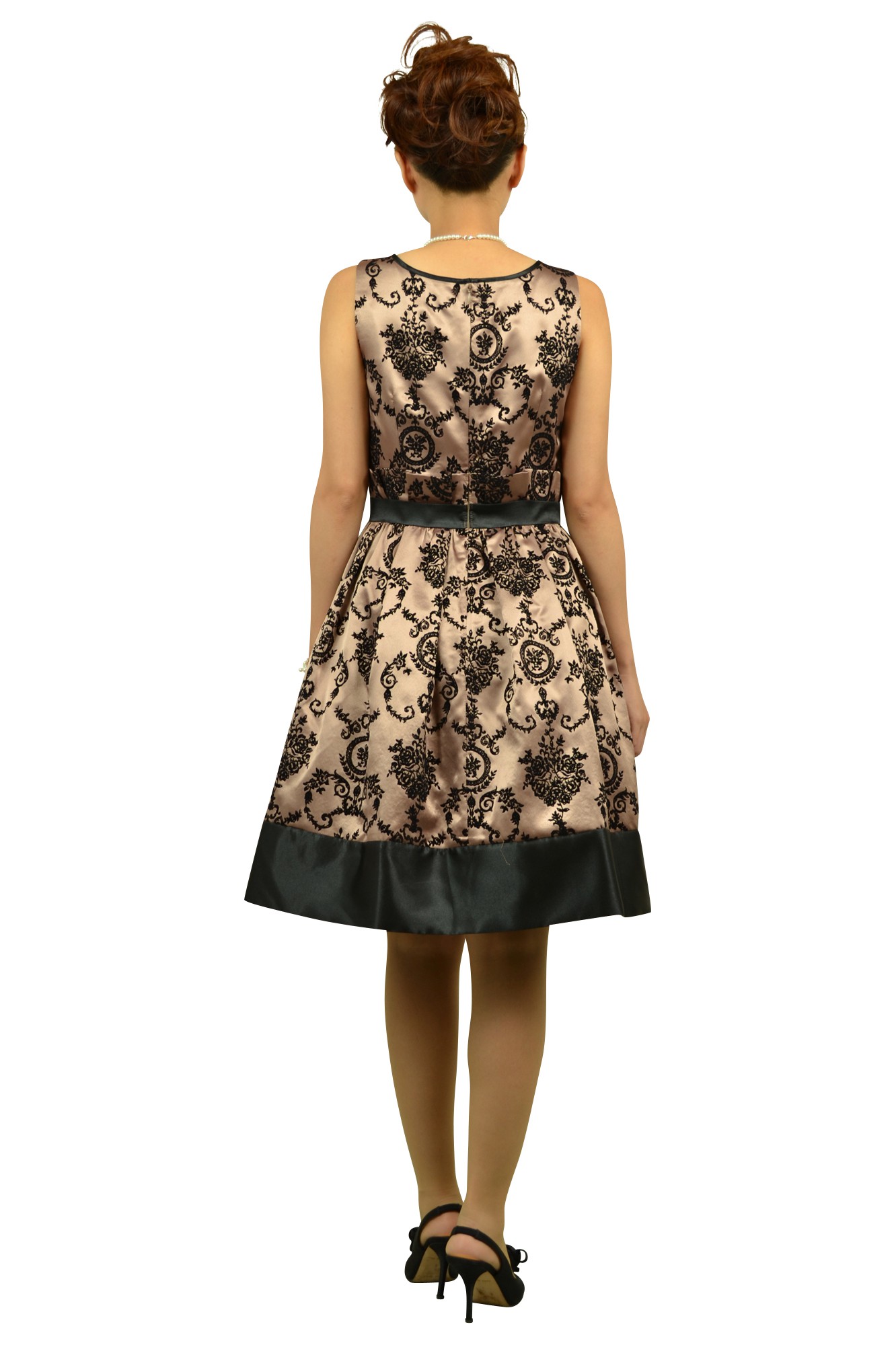 フィットアンドフレアドレス