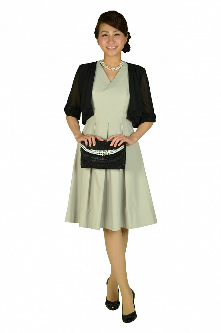 Vネックハリ感グレージュフレアドレスセット