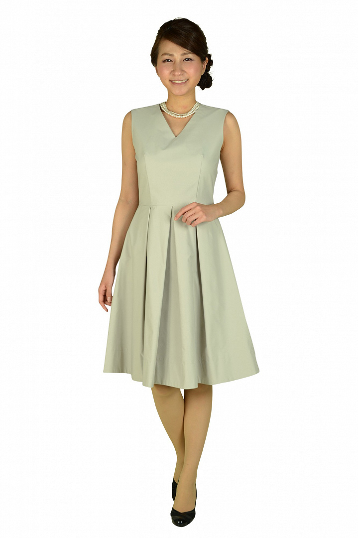 Vネックハリ感グレージュフレアドレスセット