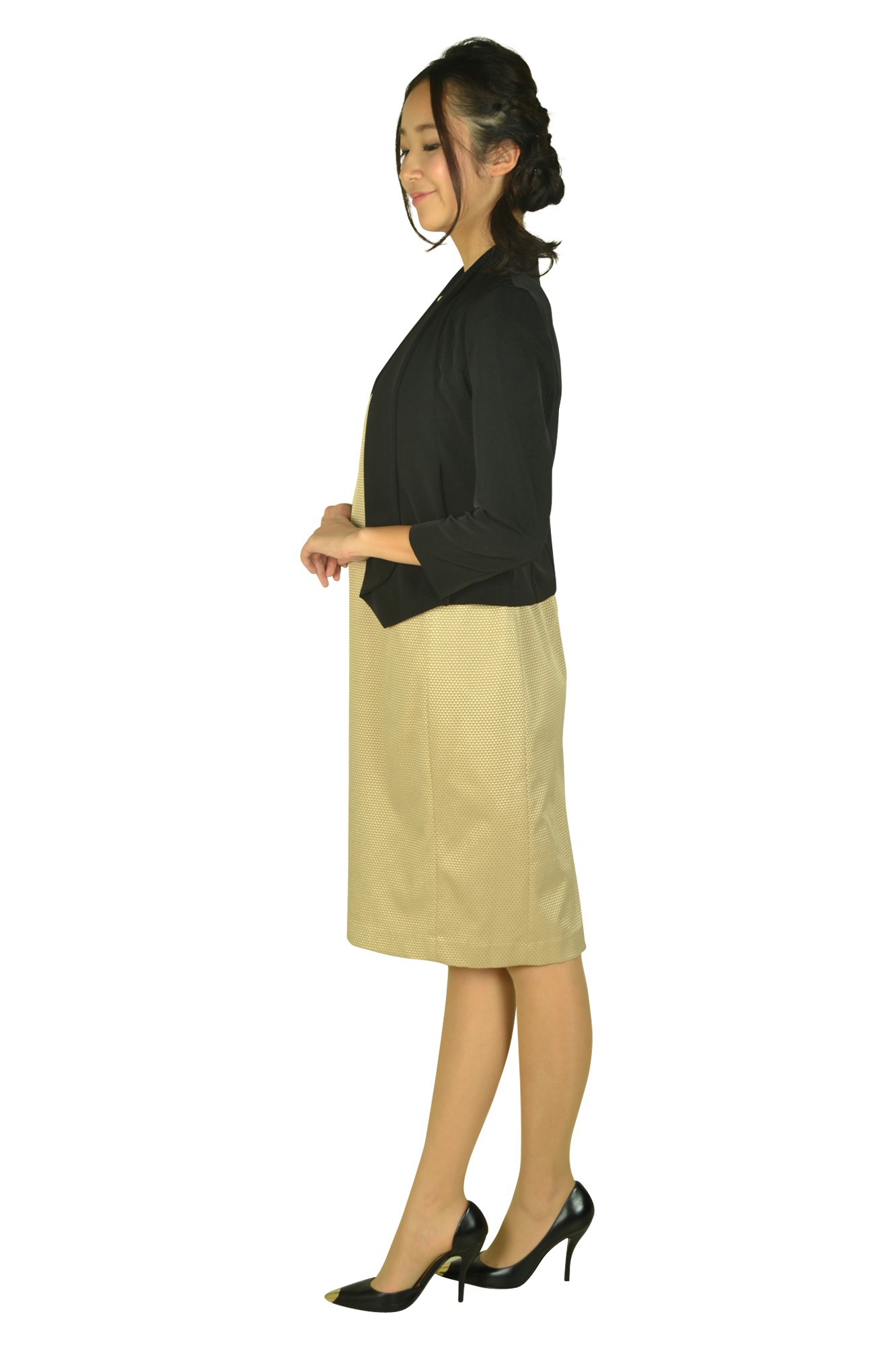 パール飾り付きベージュドレスセット