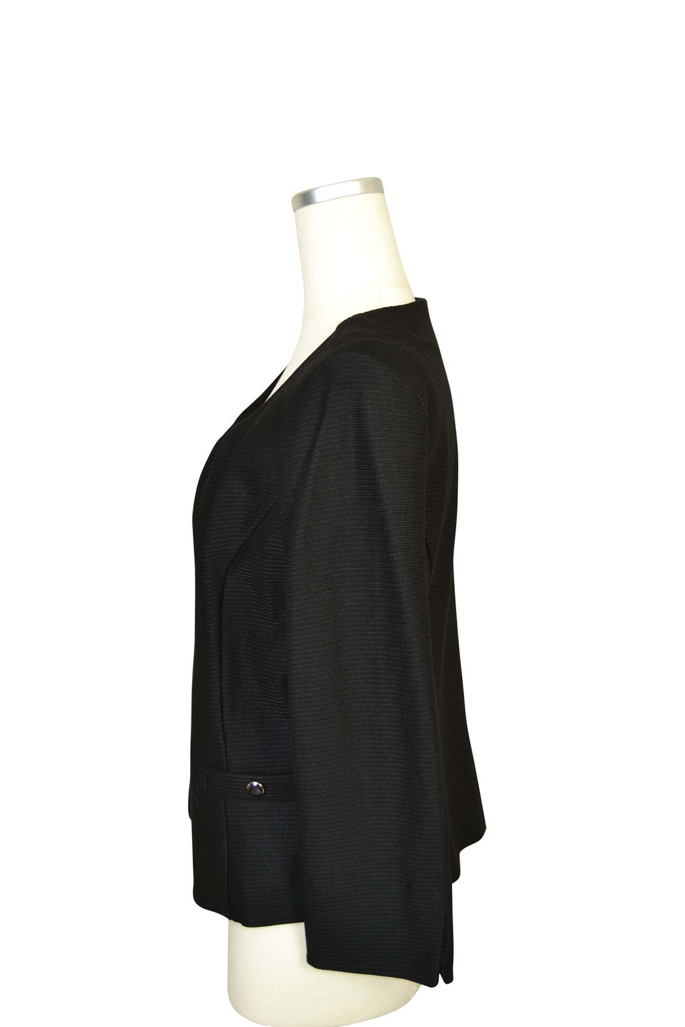 シンプルブラックジャケット