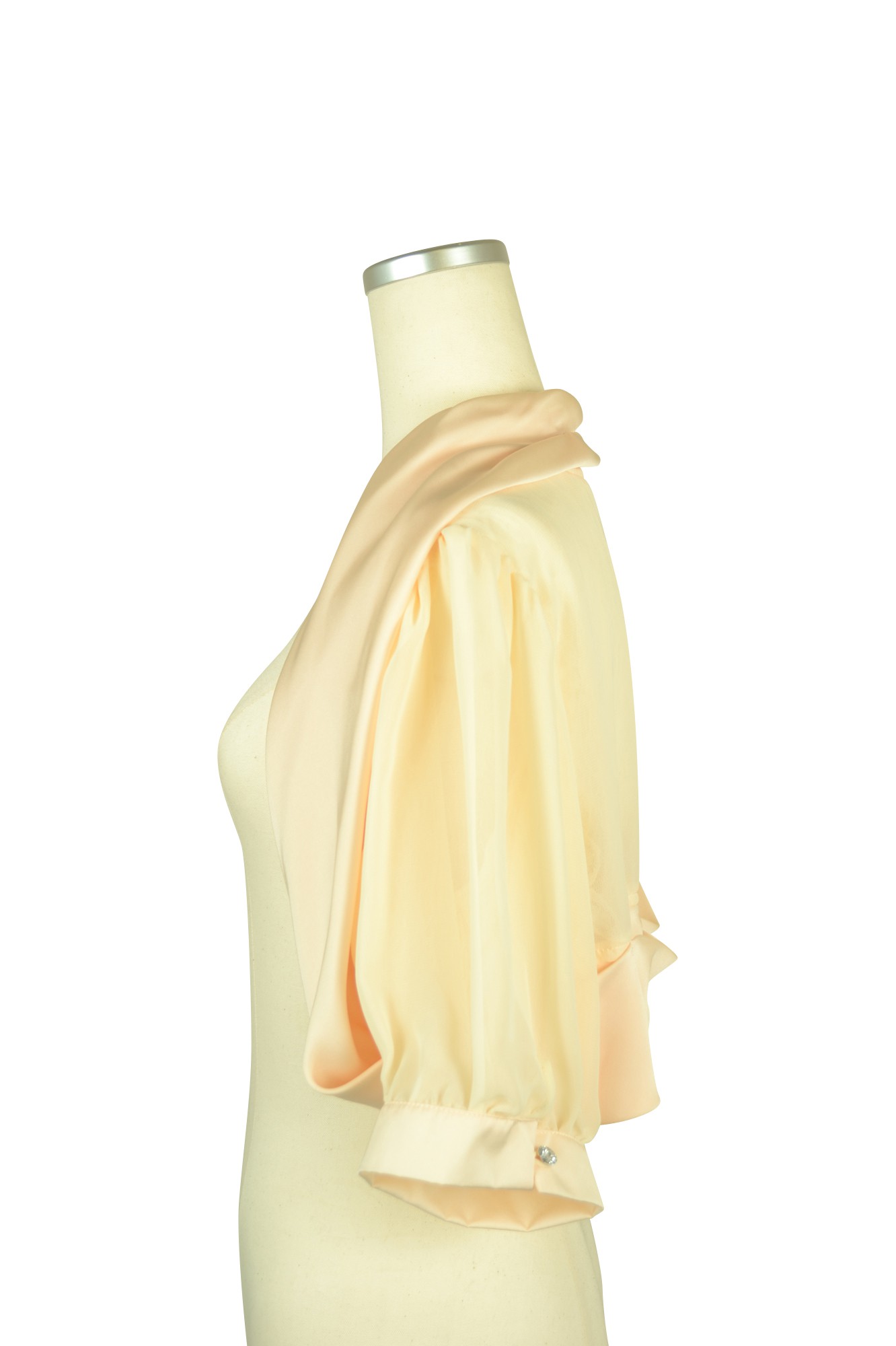 ショールカラー風アイボリーボレロ