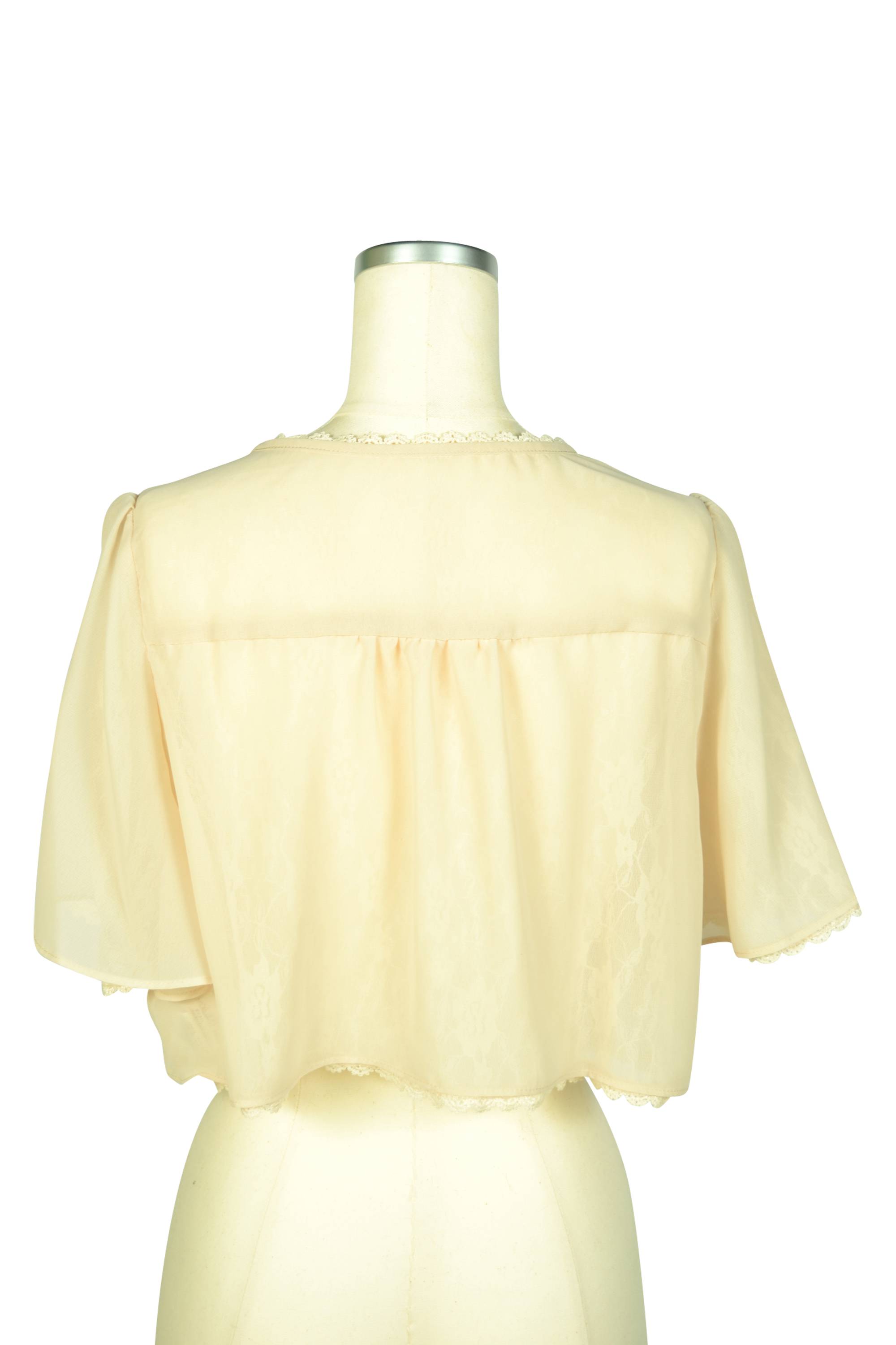 上品レースアイボリーボレロ