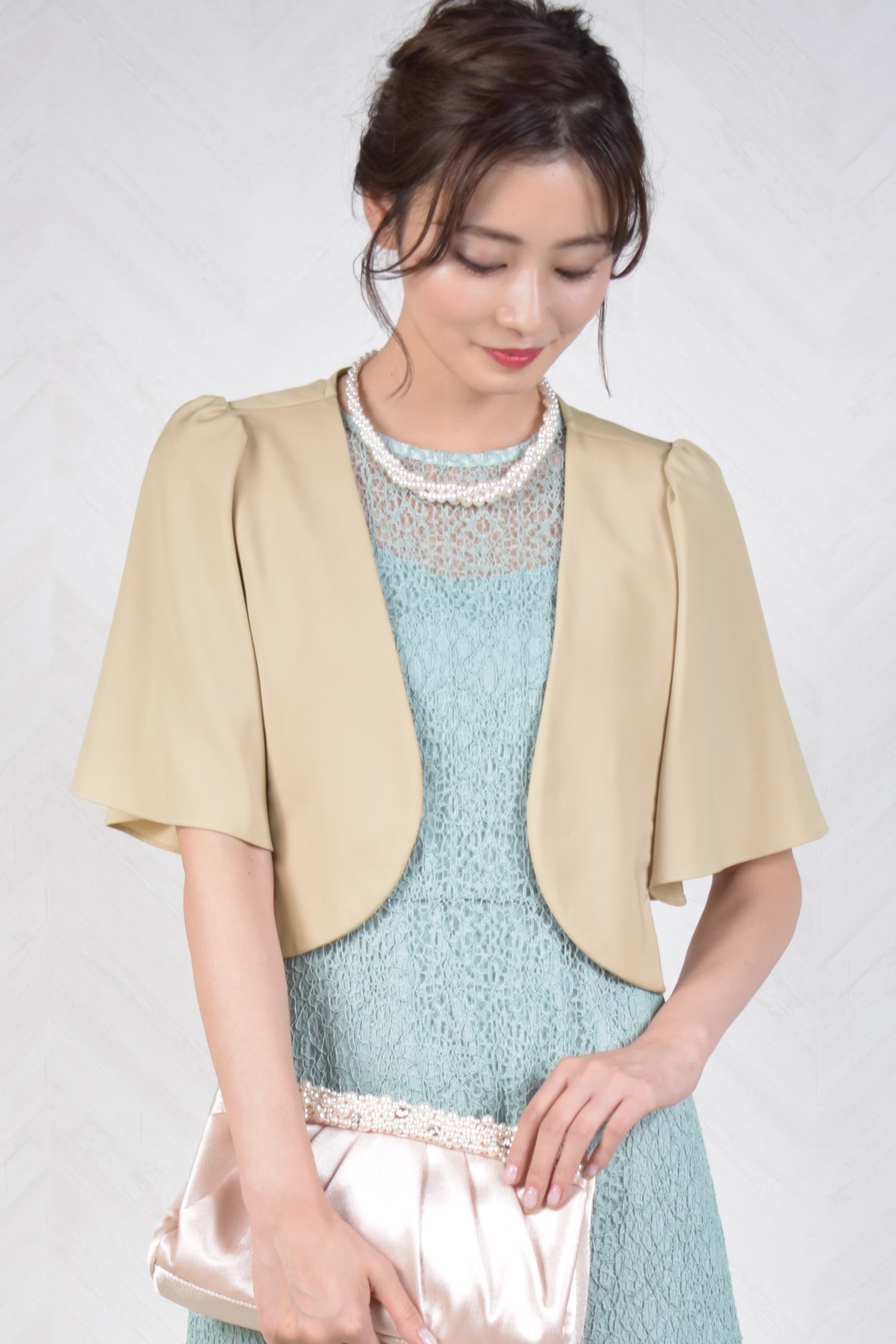 Hermoso 袖フレアベージュボレロ (S〜M) をレンタル - 結婚式