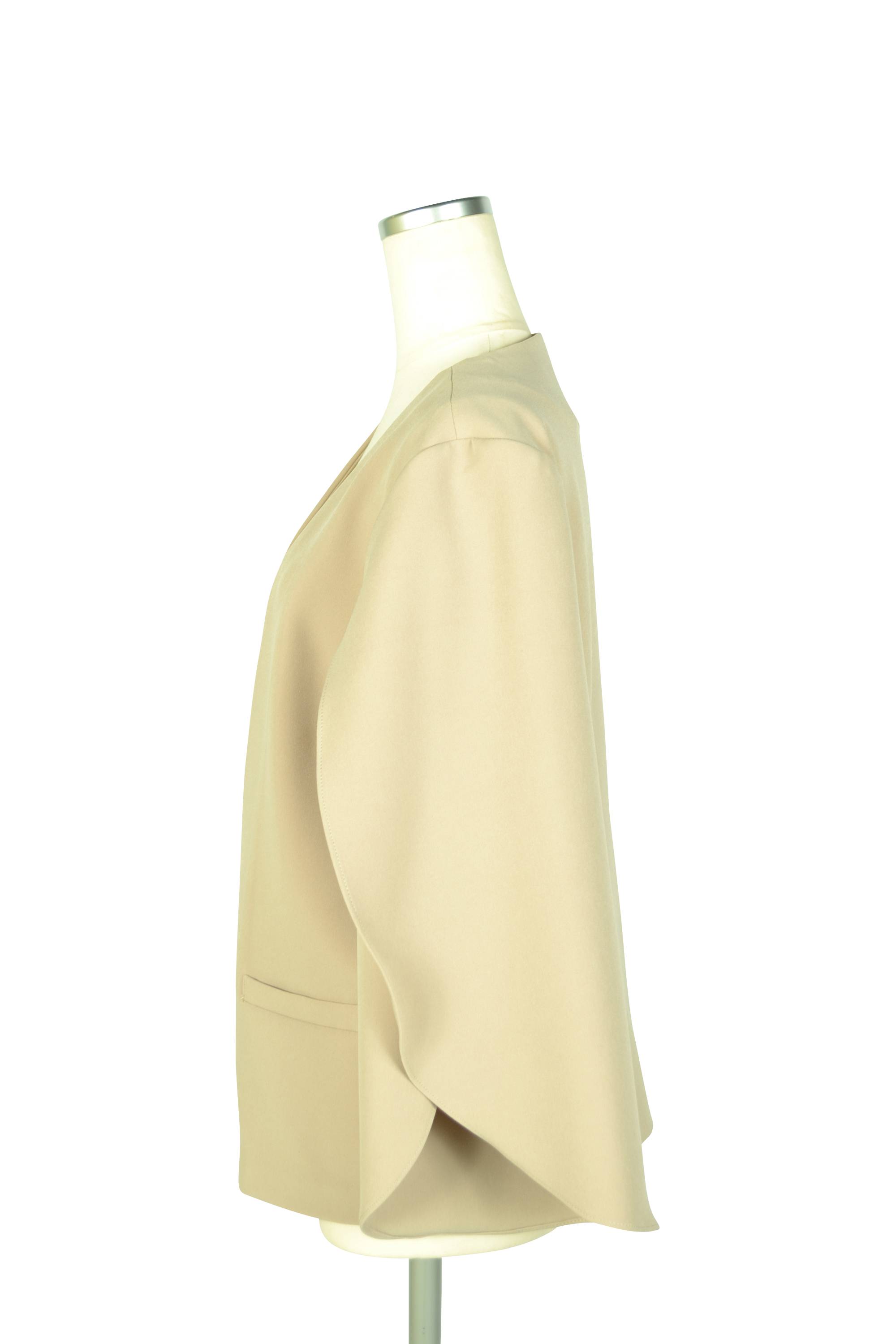 チューリップ袖ベージュジャケット