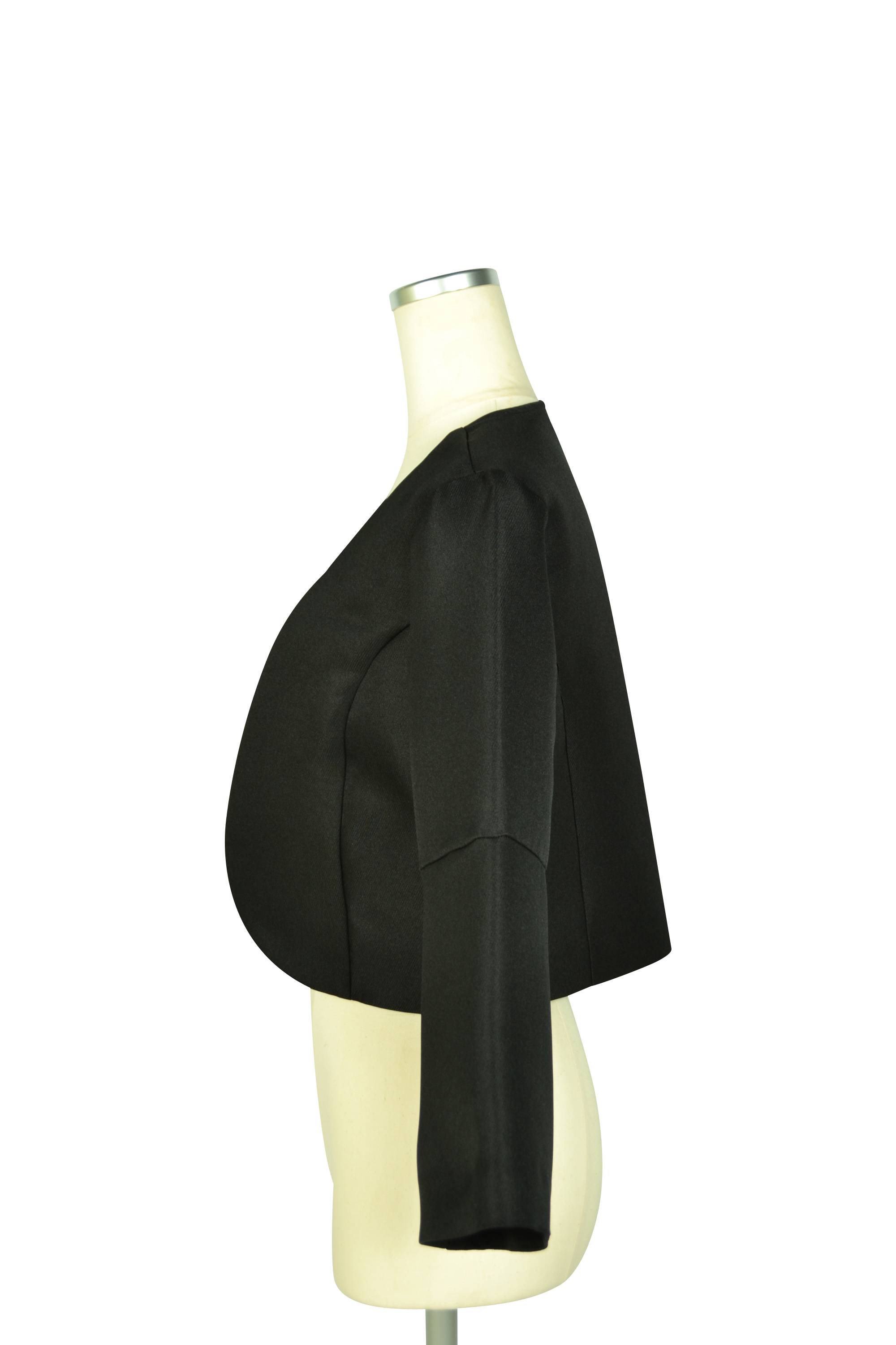 ベル袖ブラックジャケット